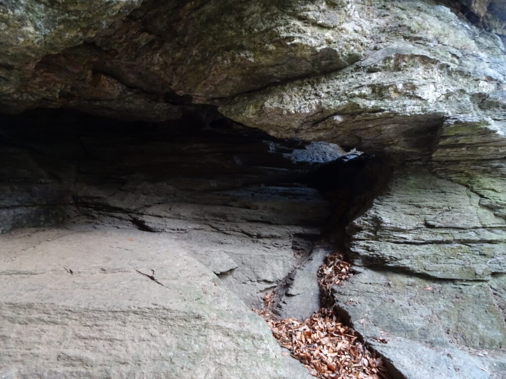 The <i>Durchschlupf</i> cave