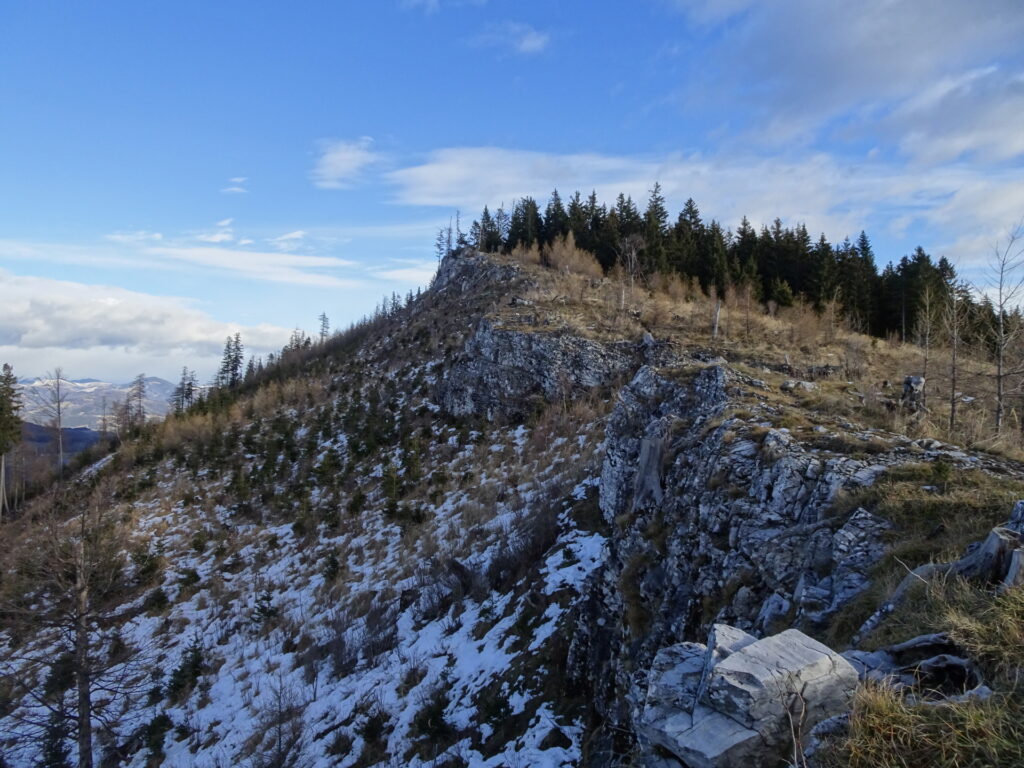Following the trail along the ridge towards <i>Niederer Schöckl</i>