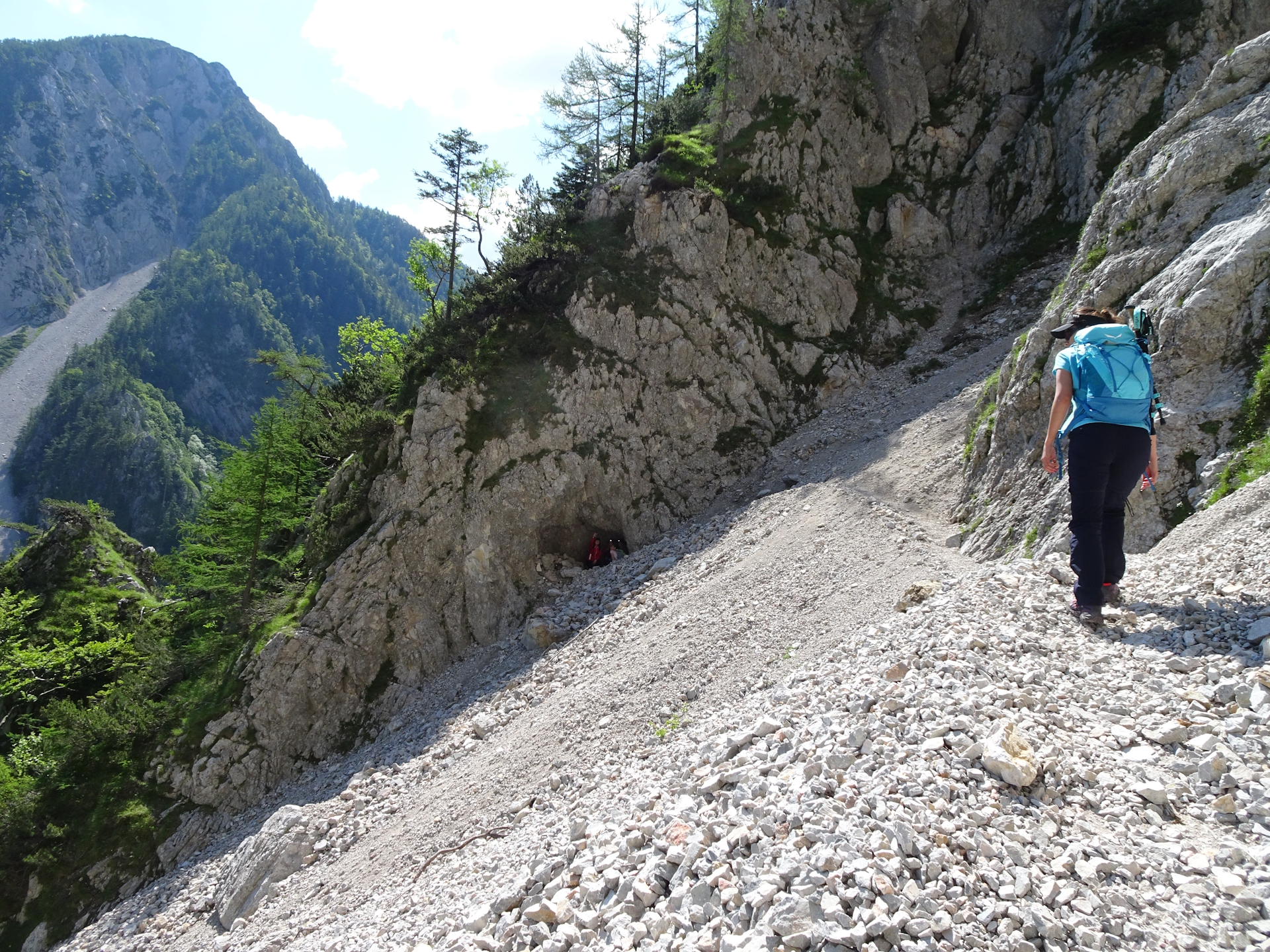 Eliane approaches the tunnel