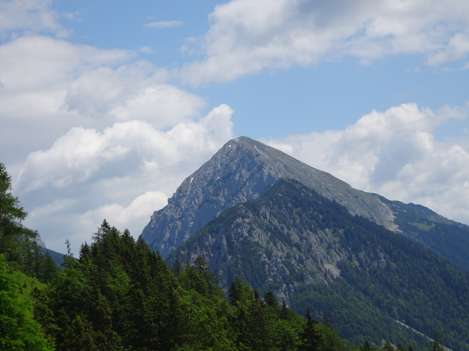 View from the trail up to <i>Veliki vrh (Begunjščica)</i>