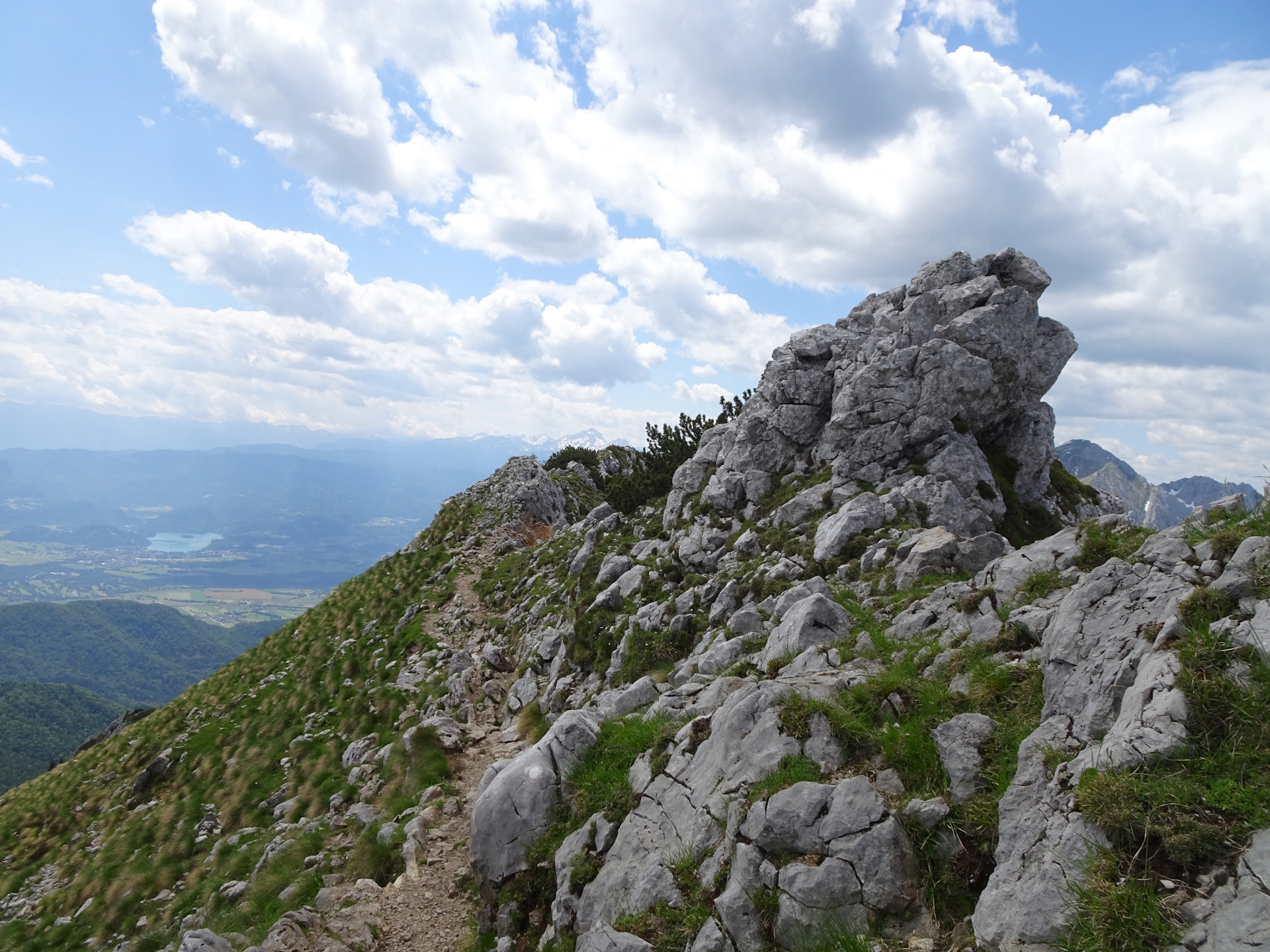 Towards the crossing with <i>Slovenska geološka pot</i>