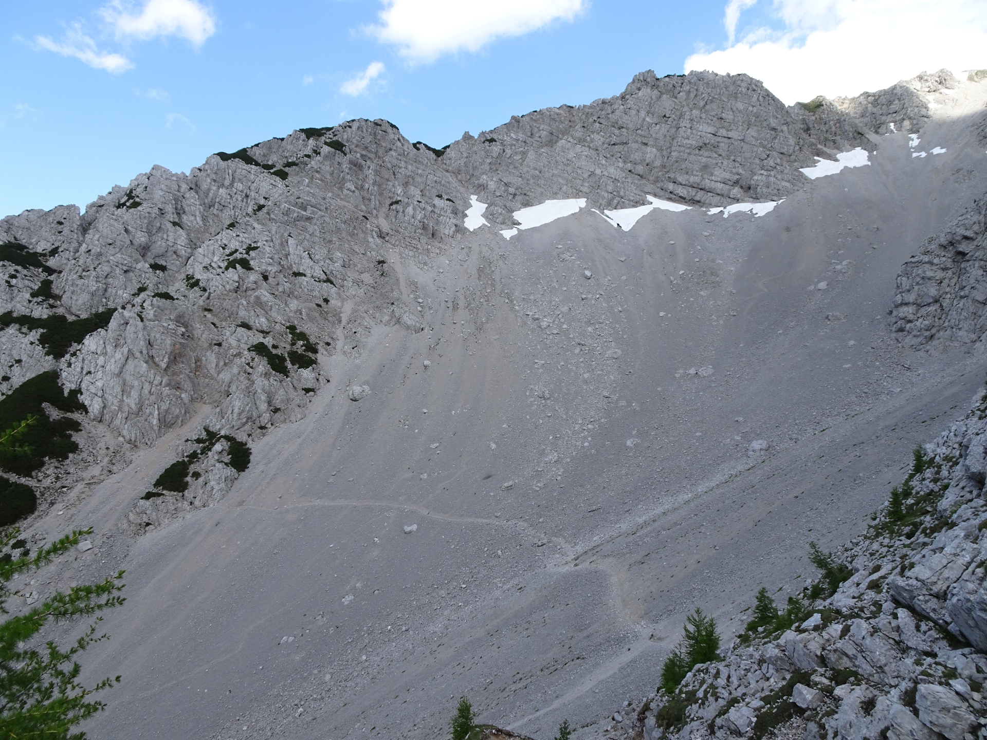 Towards the big scree field