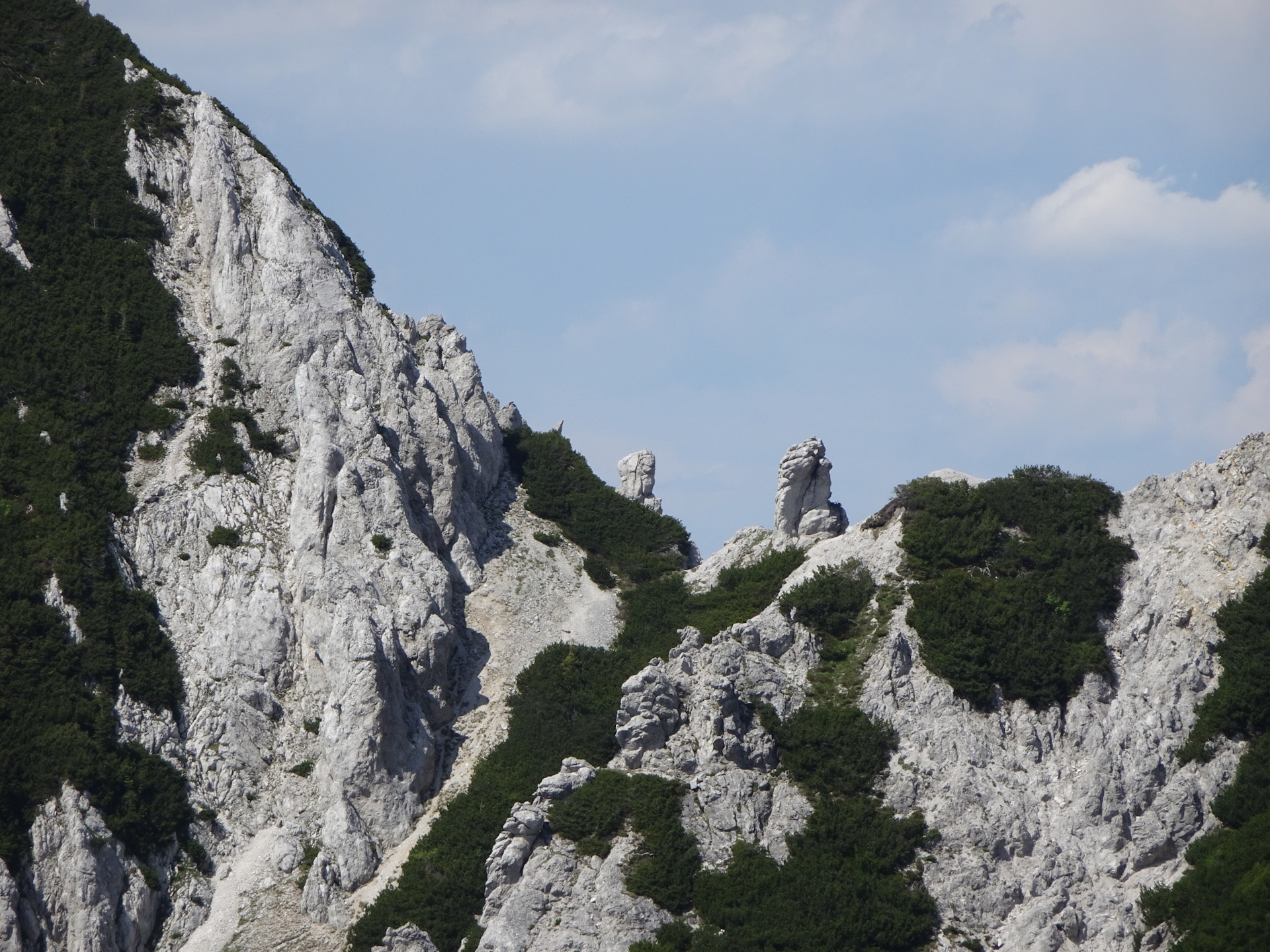 Interesting rocks seen from the trail