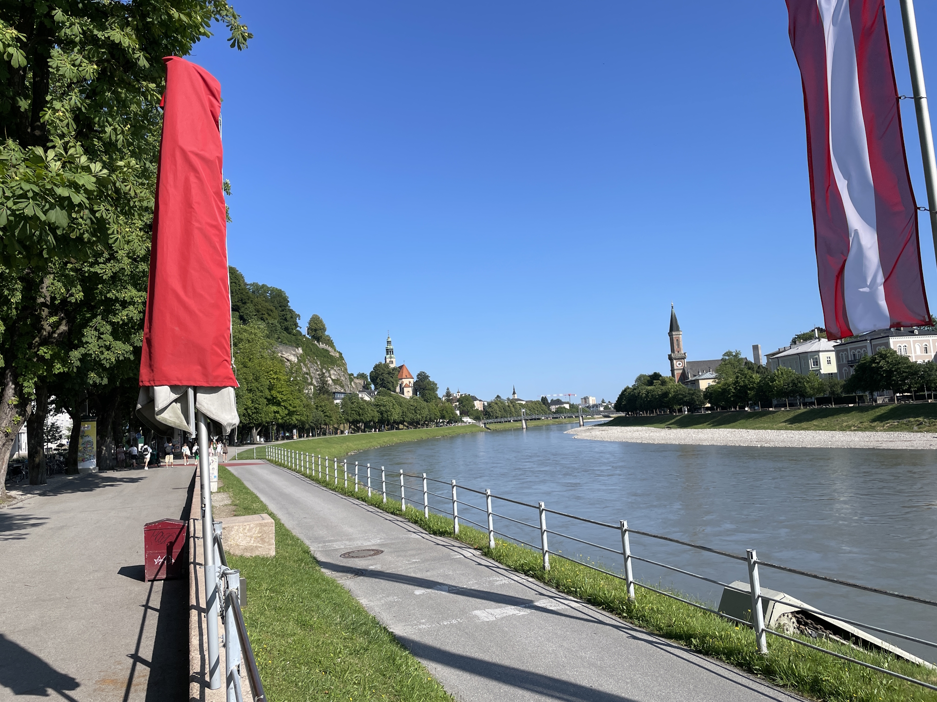 Waiting for the bus in <i>Salzburg</i>
