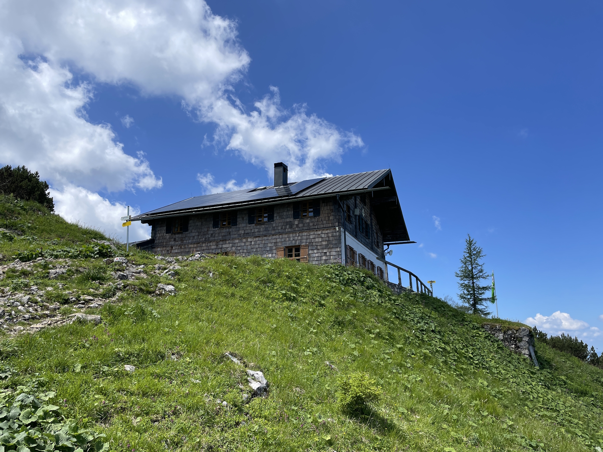 Arriving at <i>Zeppezauerhaus</i>