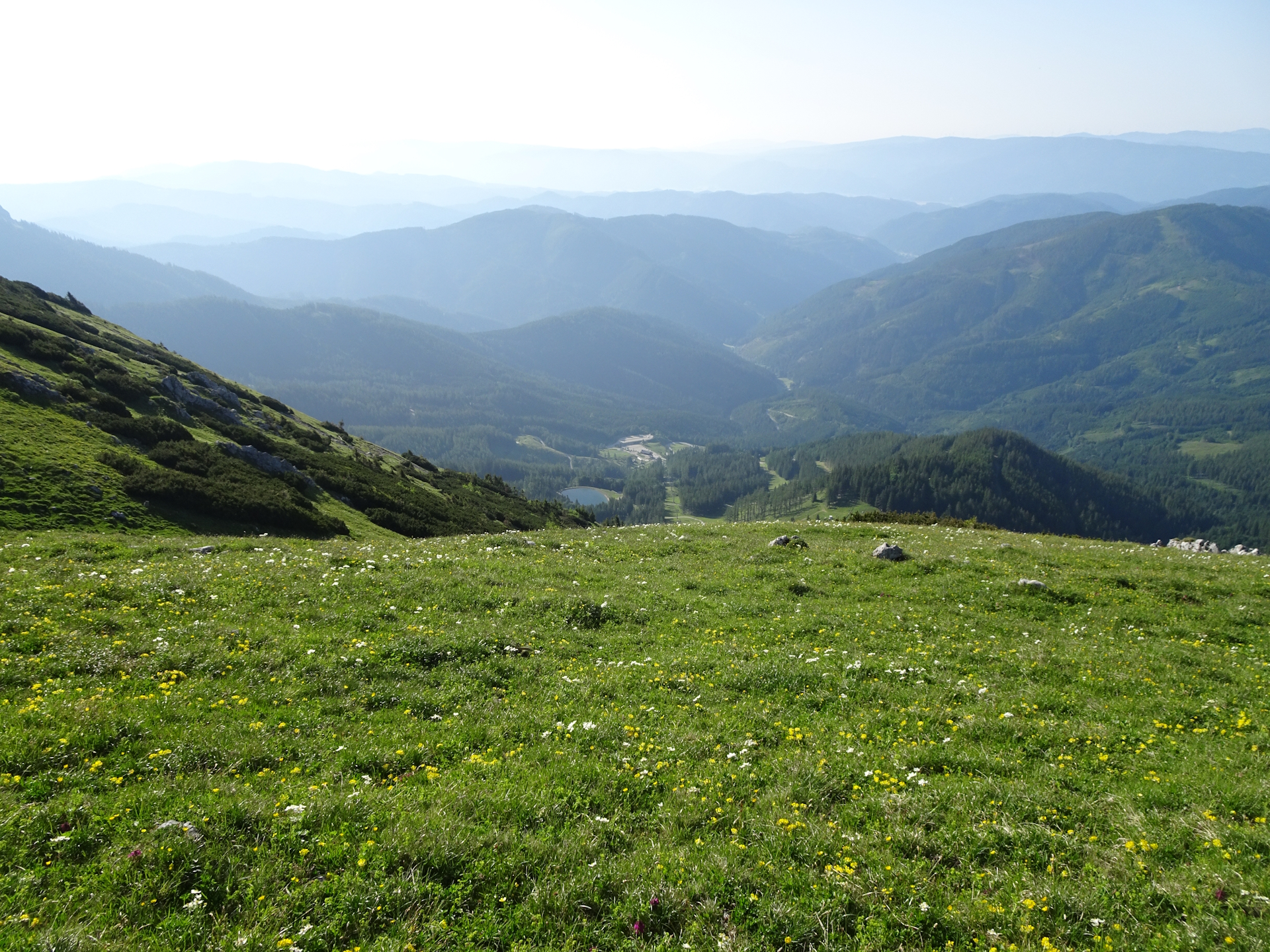 View down to the ski resort of <i>Hohe Veitsch</i>