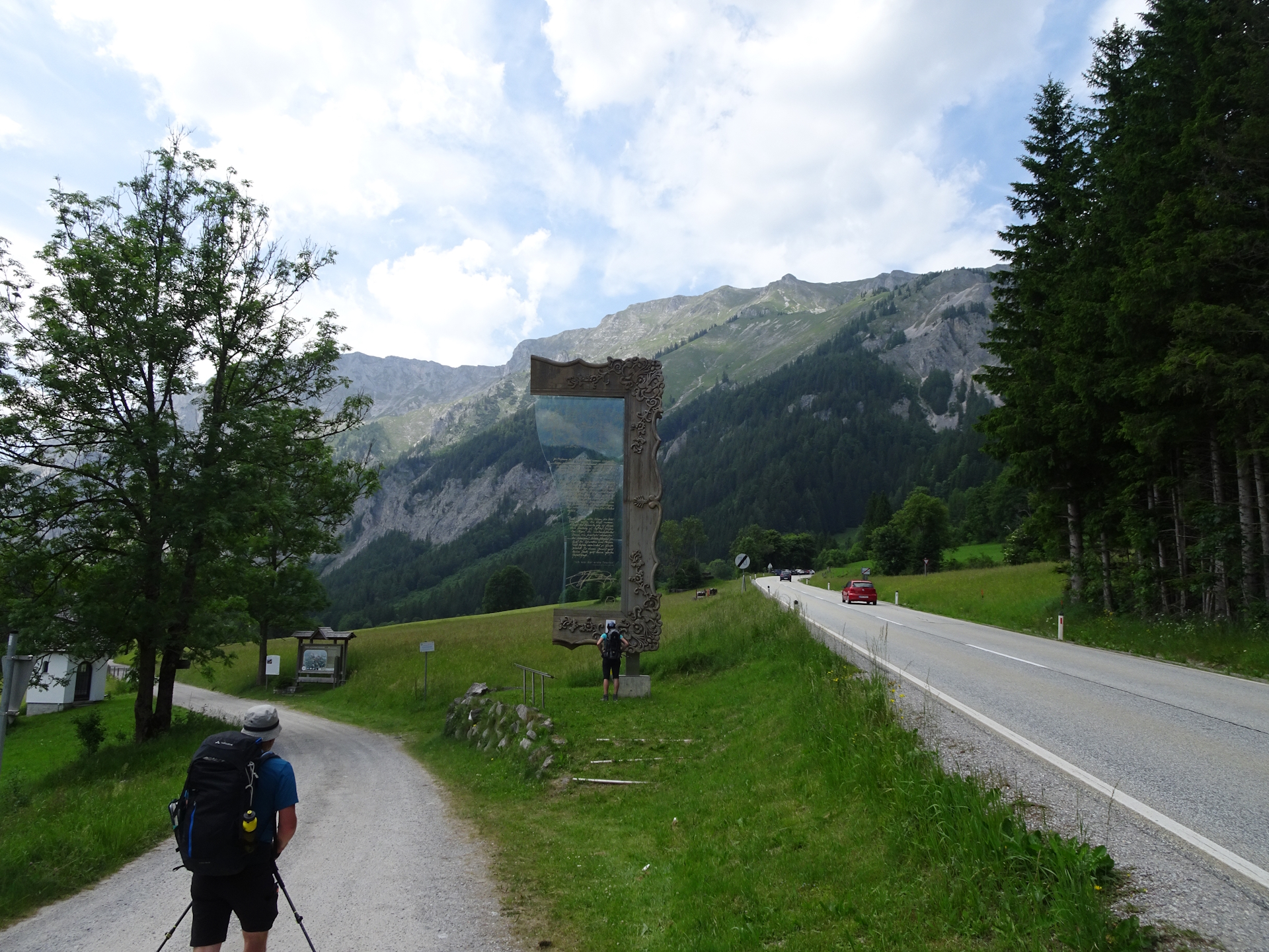 Through the valley of <i>Seetal</i> towards <i>Voisthalerhütte</i>