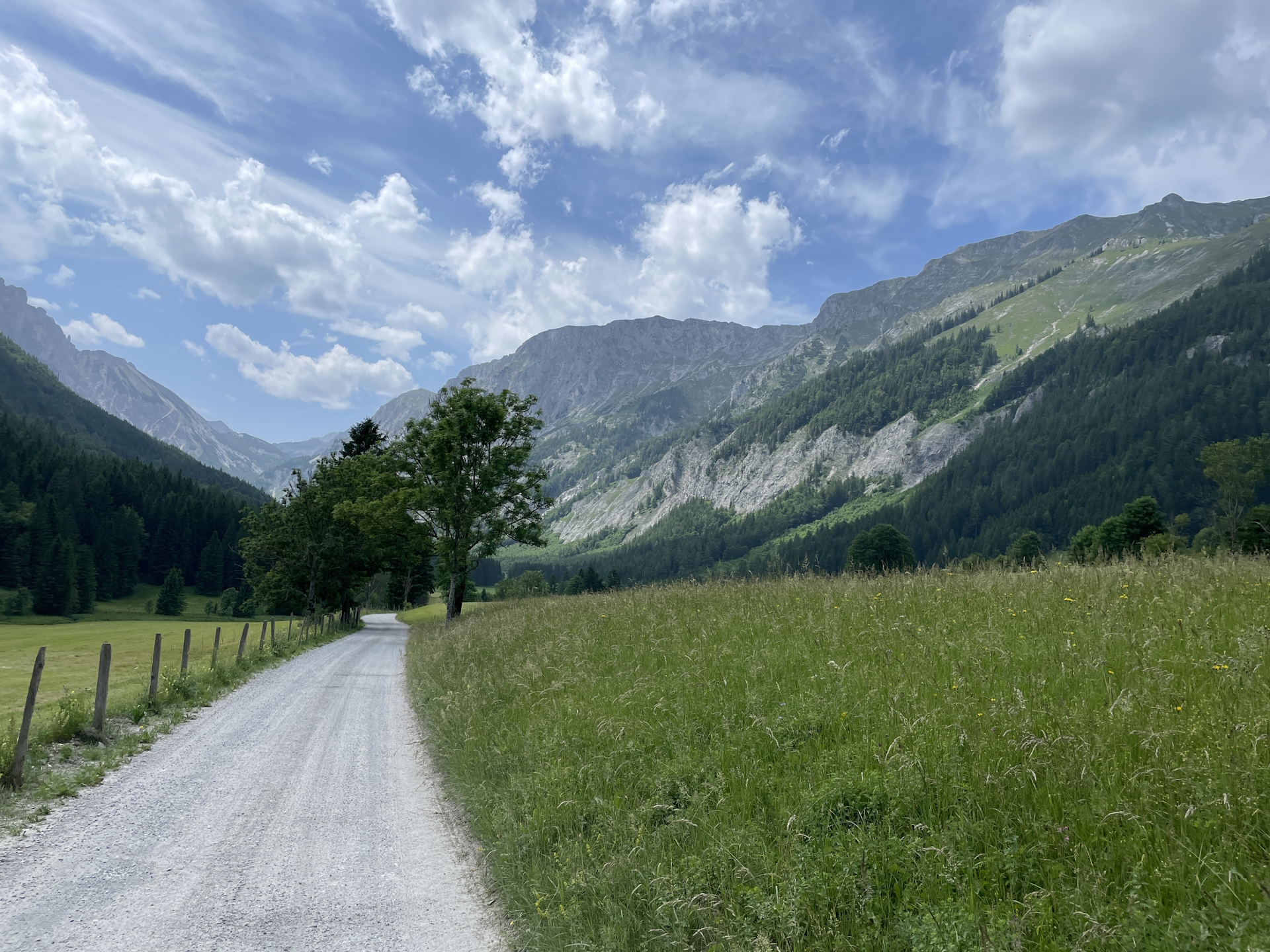 Through the valley of <i>Seetal</i> towards <i>Voisthalerhütte</i>
