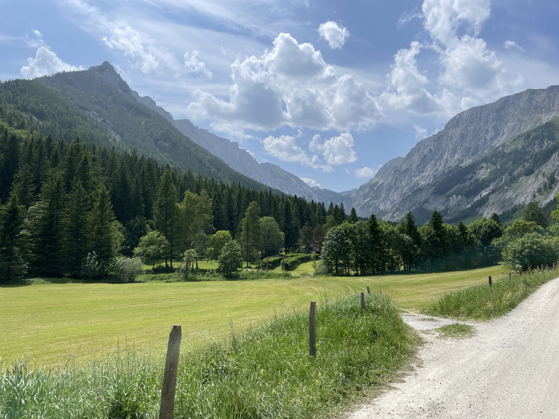Through the valley of <i>Seetal</i> towards <i>Voisthalerhütte</i>