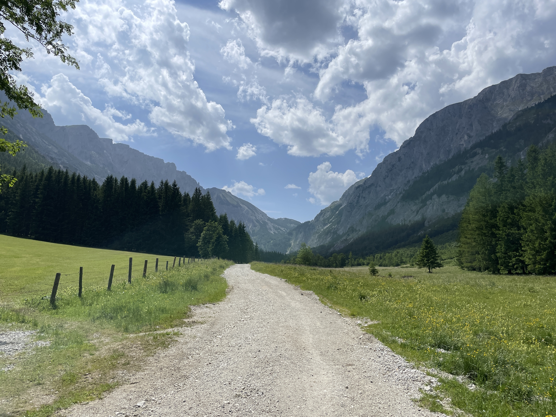 Through the valley of <i>Seetal</i> towards <i>Voisthalerhütte</i>