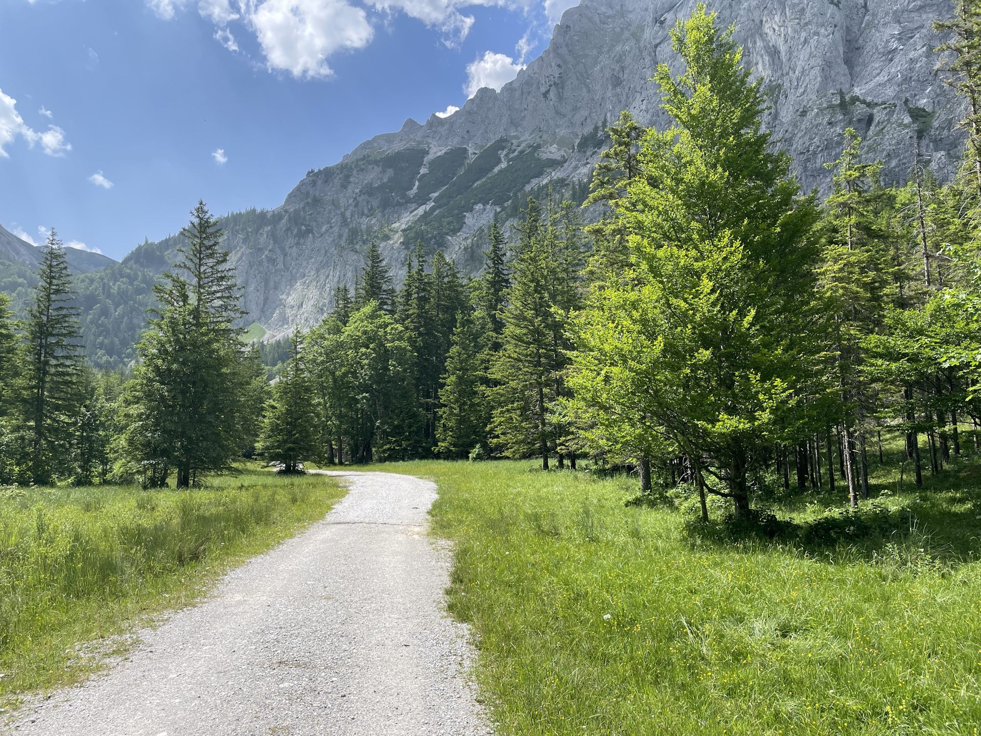 Through the valley of <i>Seetal</i> towards <i>Voisthalerhütte</i>