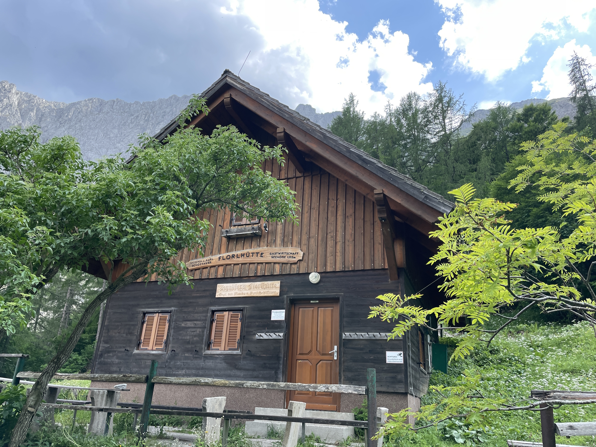 Passing by the <i>Florlhütte</i> (private hut)