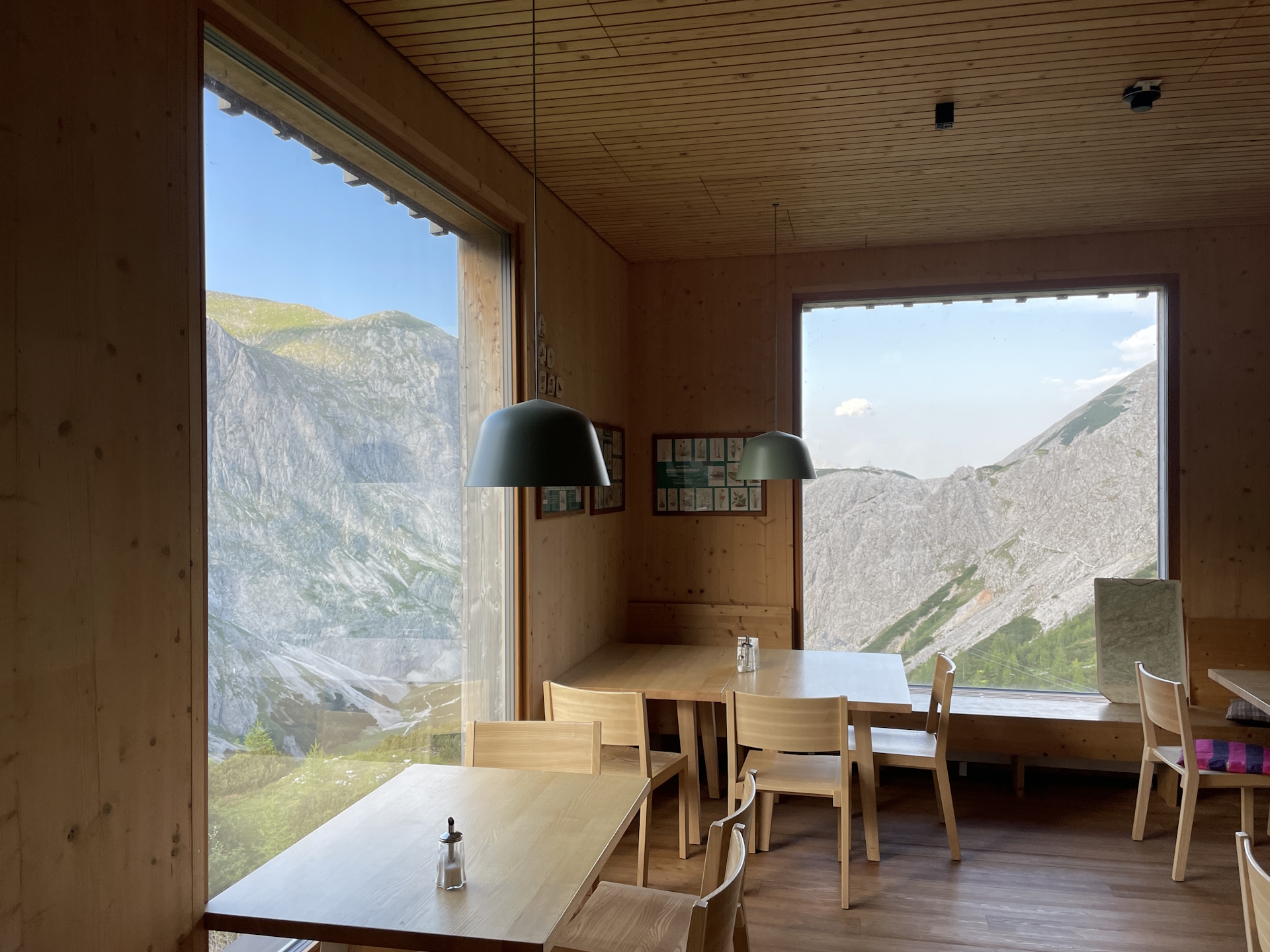 The dining room of <i>Voisthalerhütte</i>