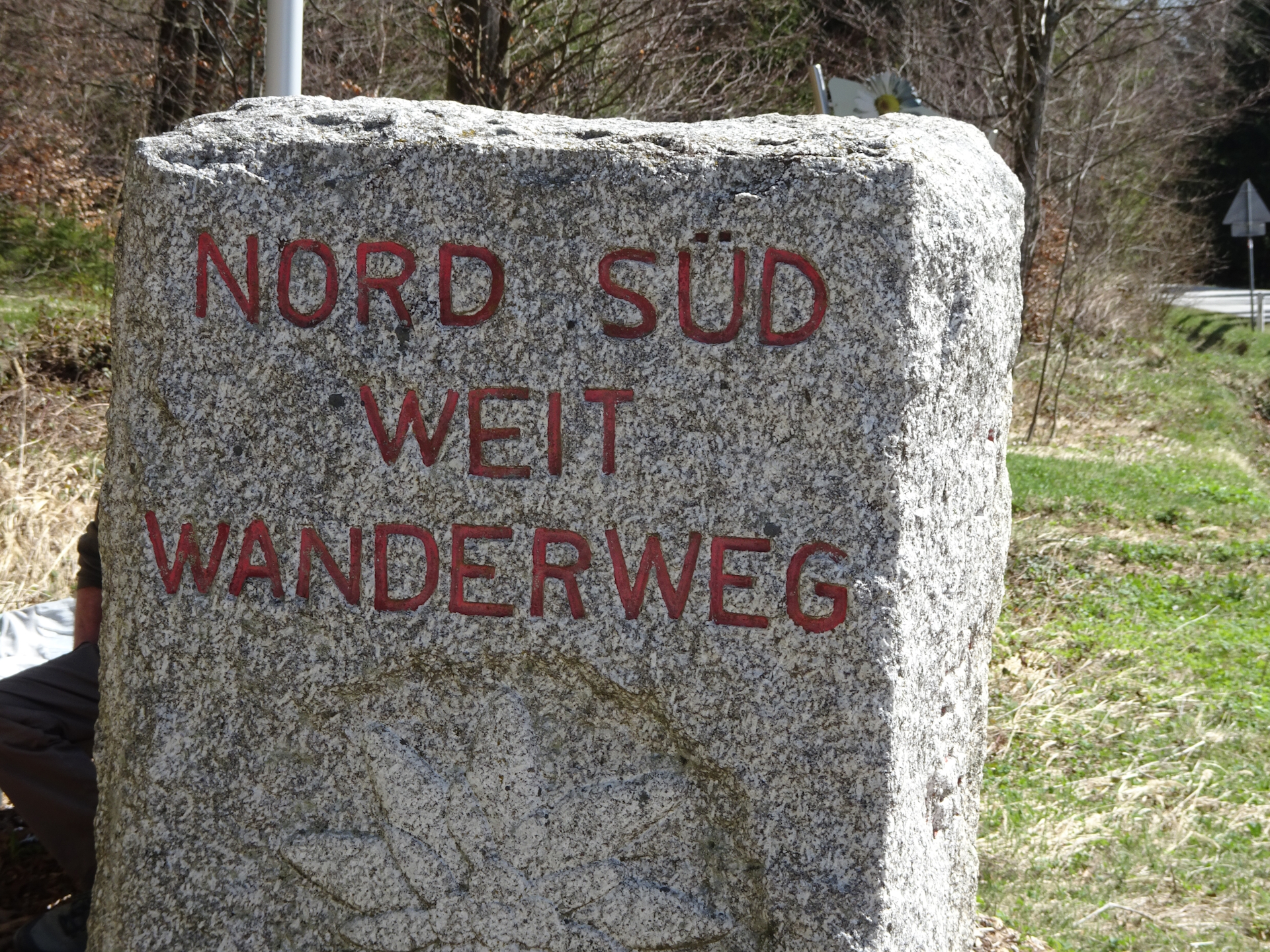 The official milestone of the <i>Nord-Süd-Weitwanderweg</i>