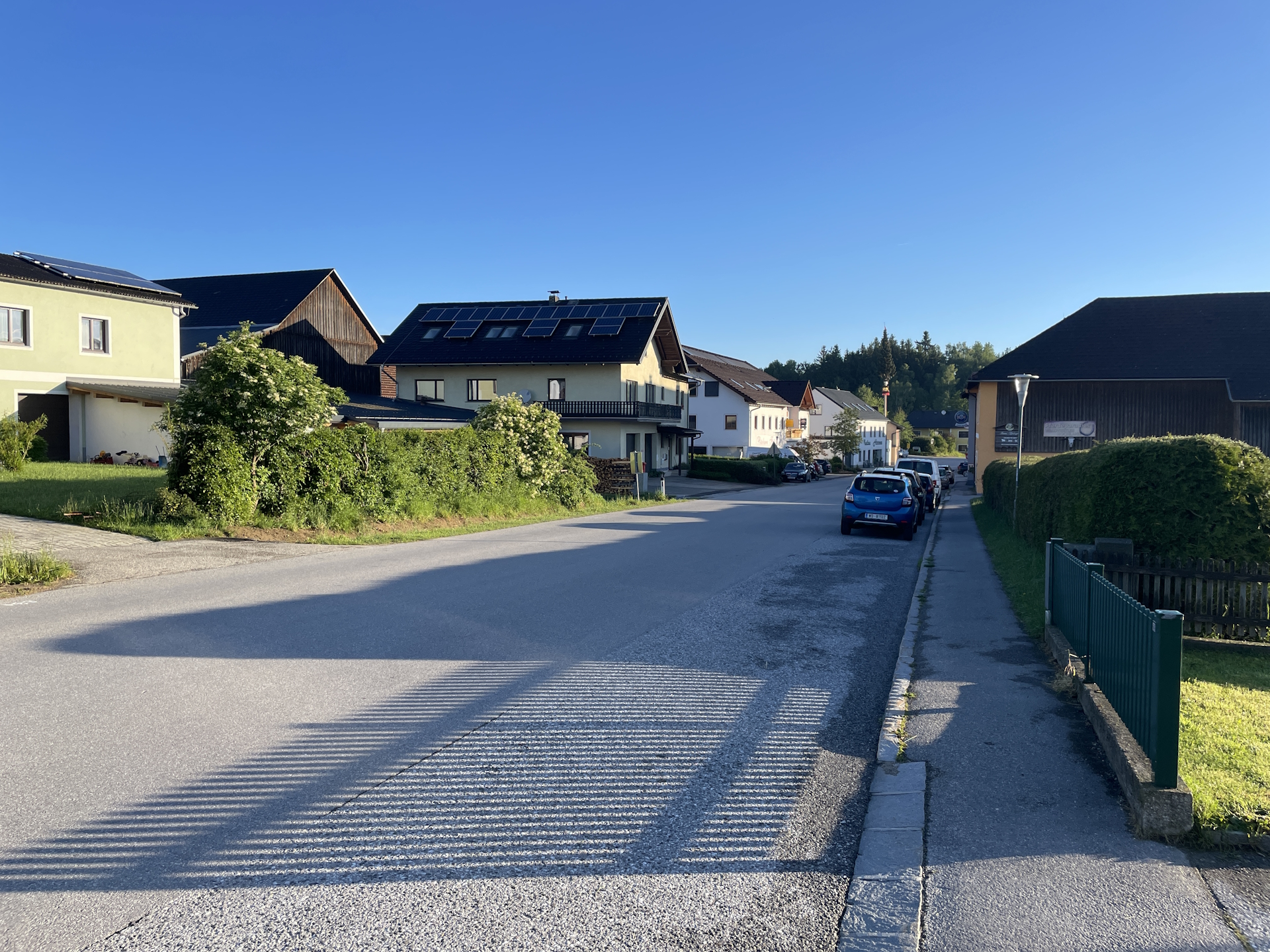 Waiting for the bus in <i>Altmelon</i>