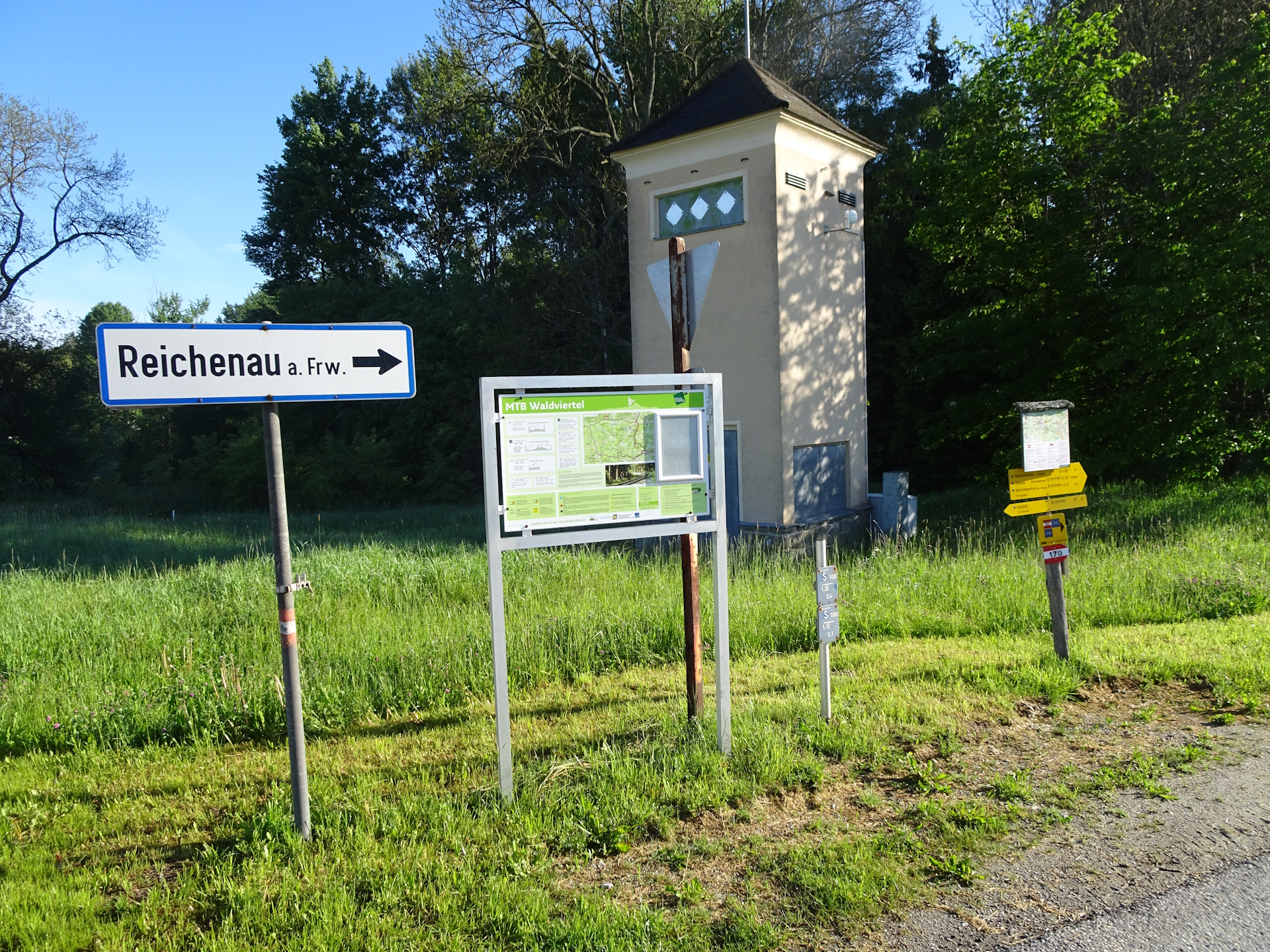 Turn into the street towards <i>Reichenau</i>