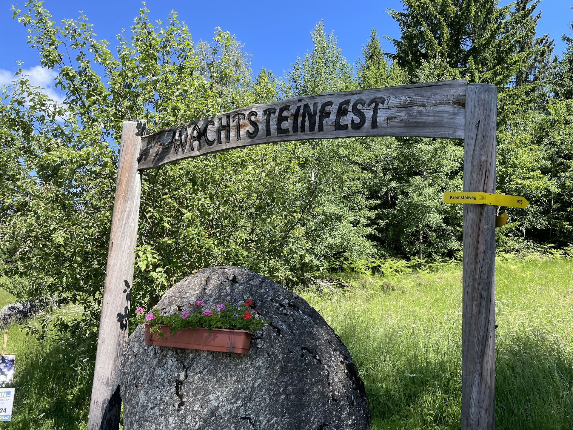 2nd detour: Follow this trail towards <i>Wachtstein</i>