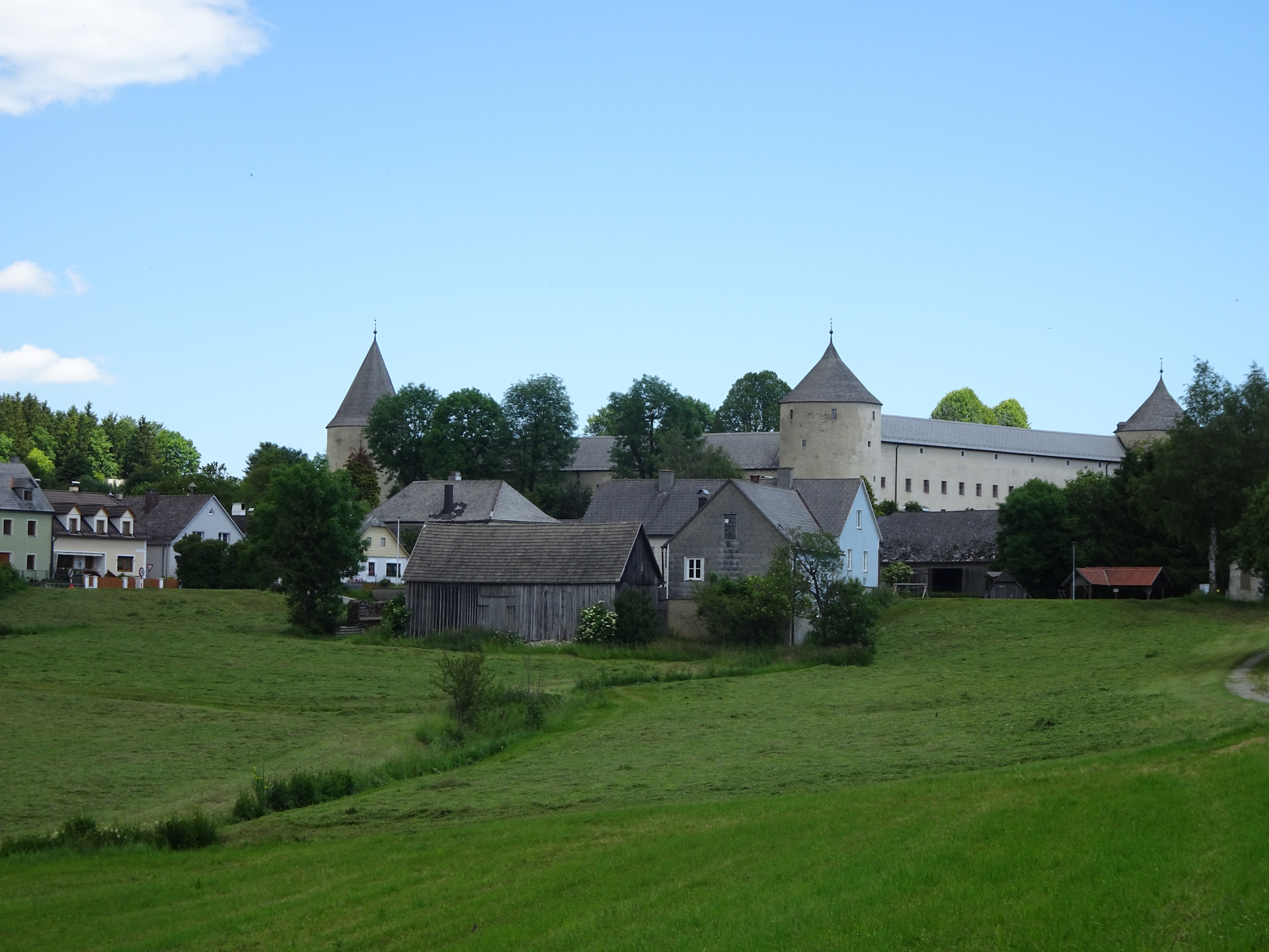 Approaching the castle of <i>Ottenschlag</i>