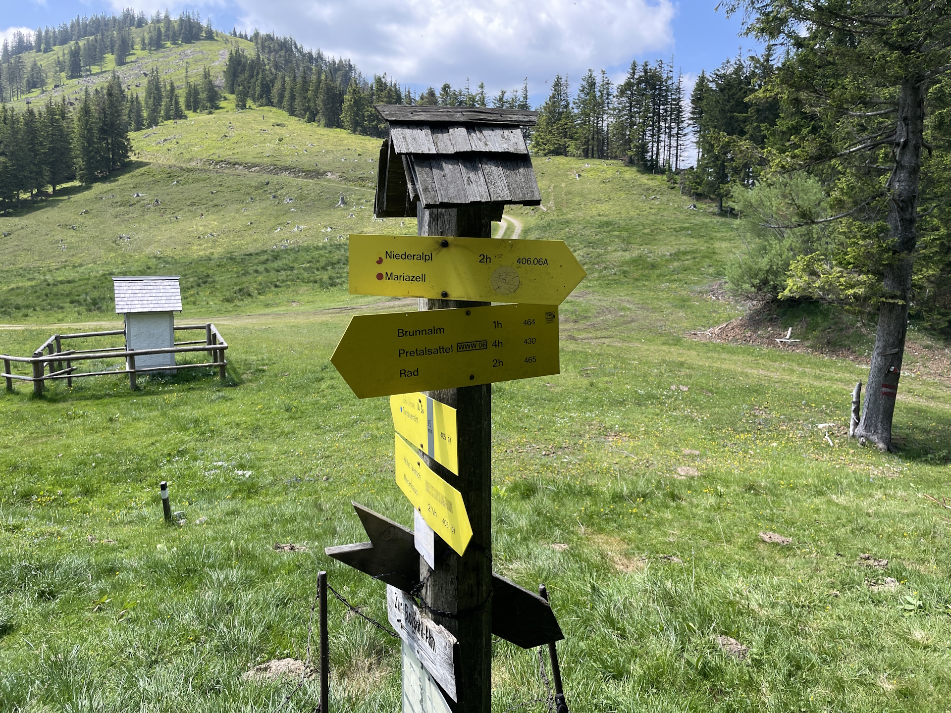 On the way back: Follow the trail towards <i>Niederalpl</i>