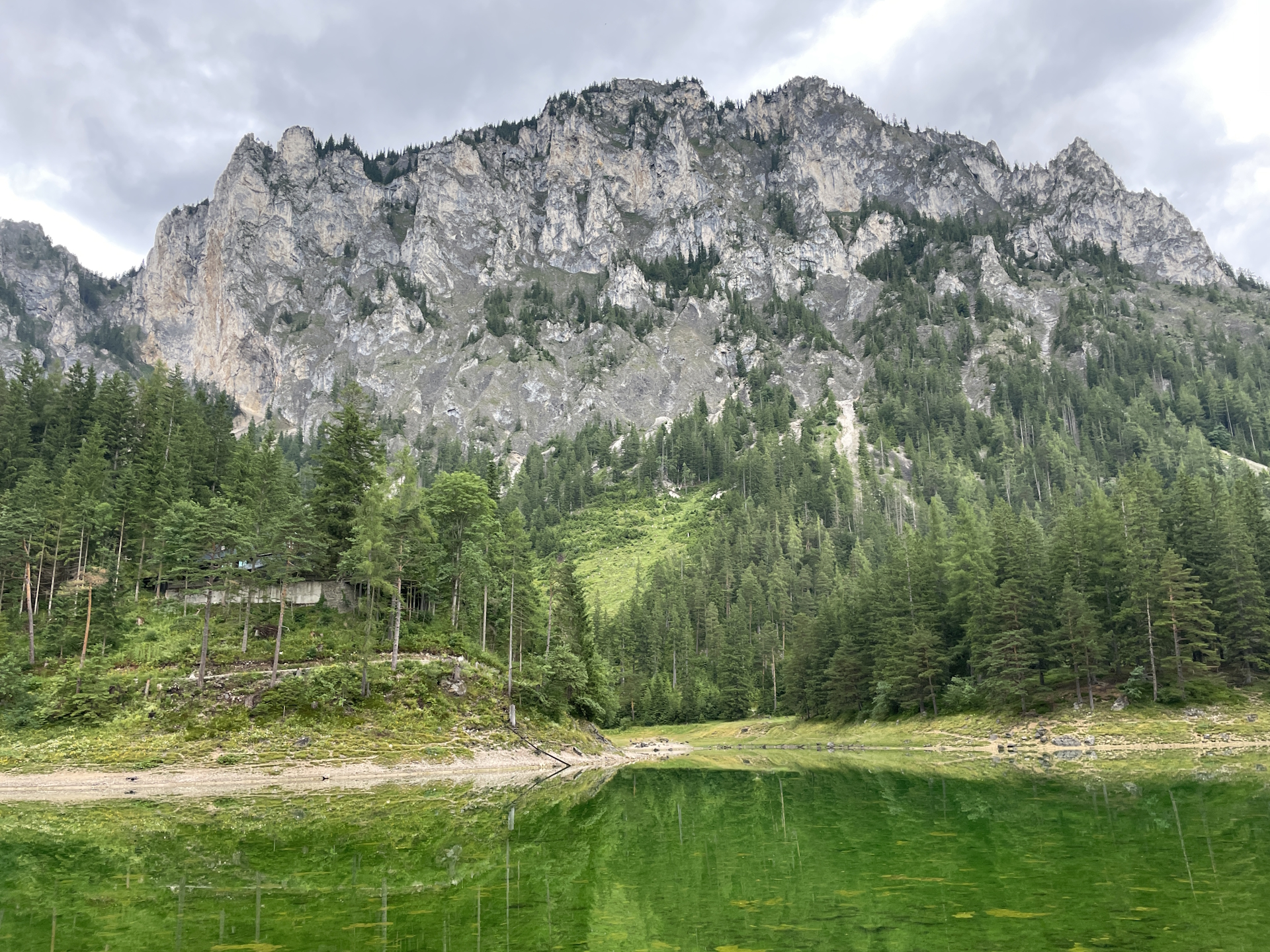 The <i>Grüner See</i> in front of <i>Pribitz</i> 