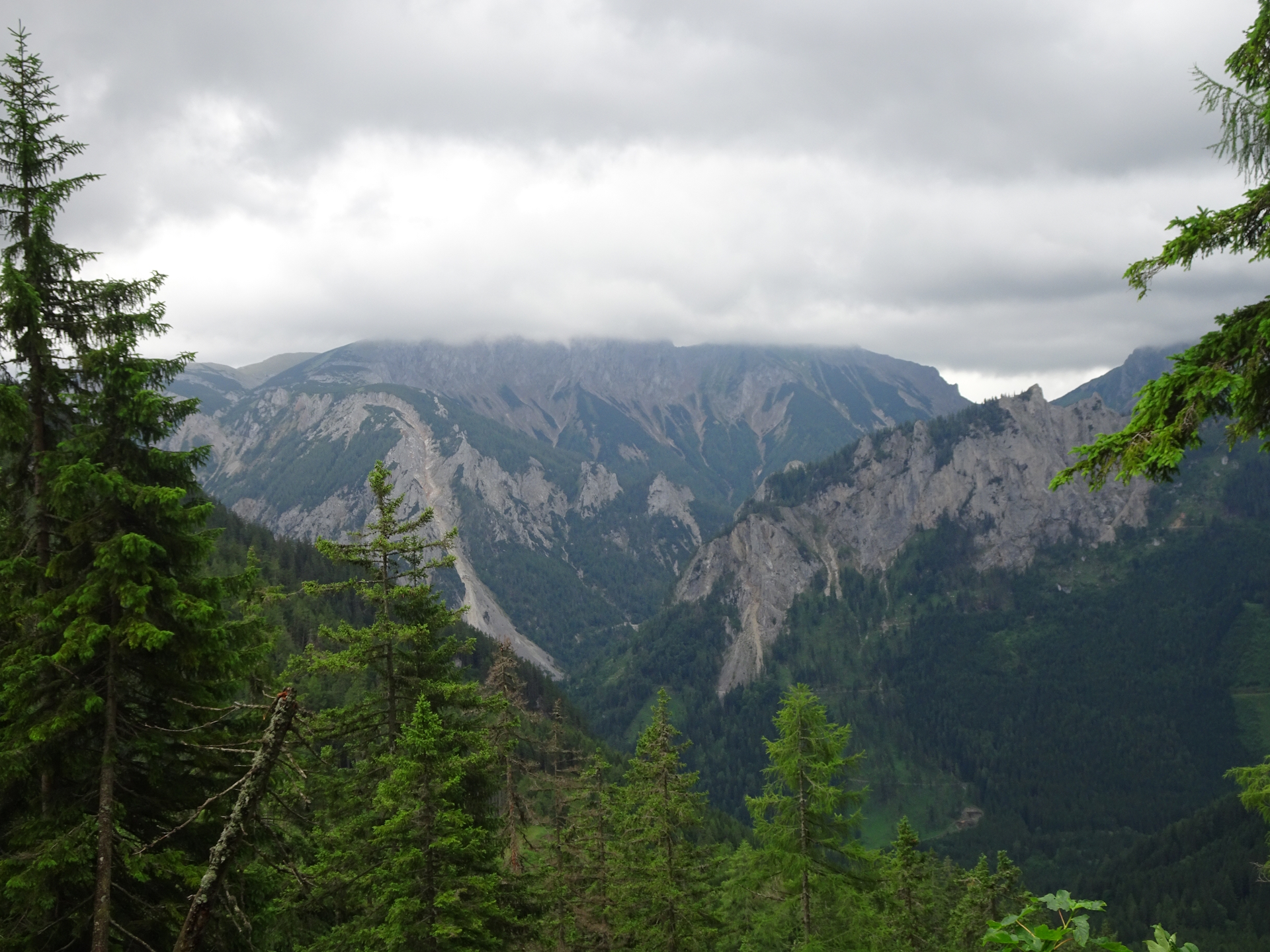View from the trail towards <i>Sonnschienhütte</i>