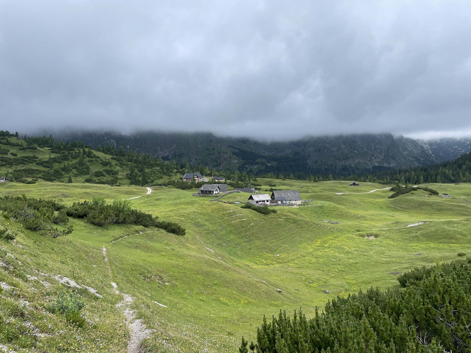 Approaching the <i>Sonnschienhütte</i>