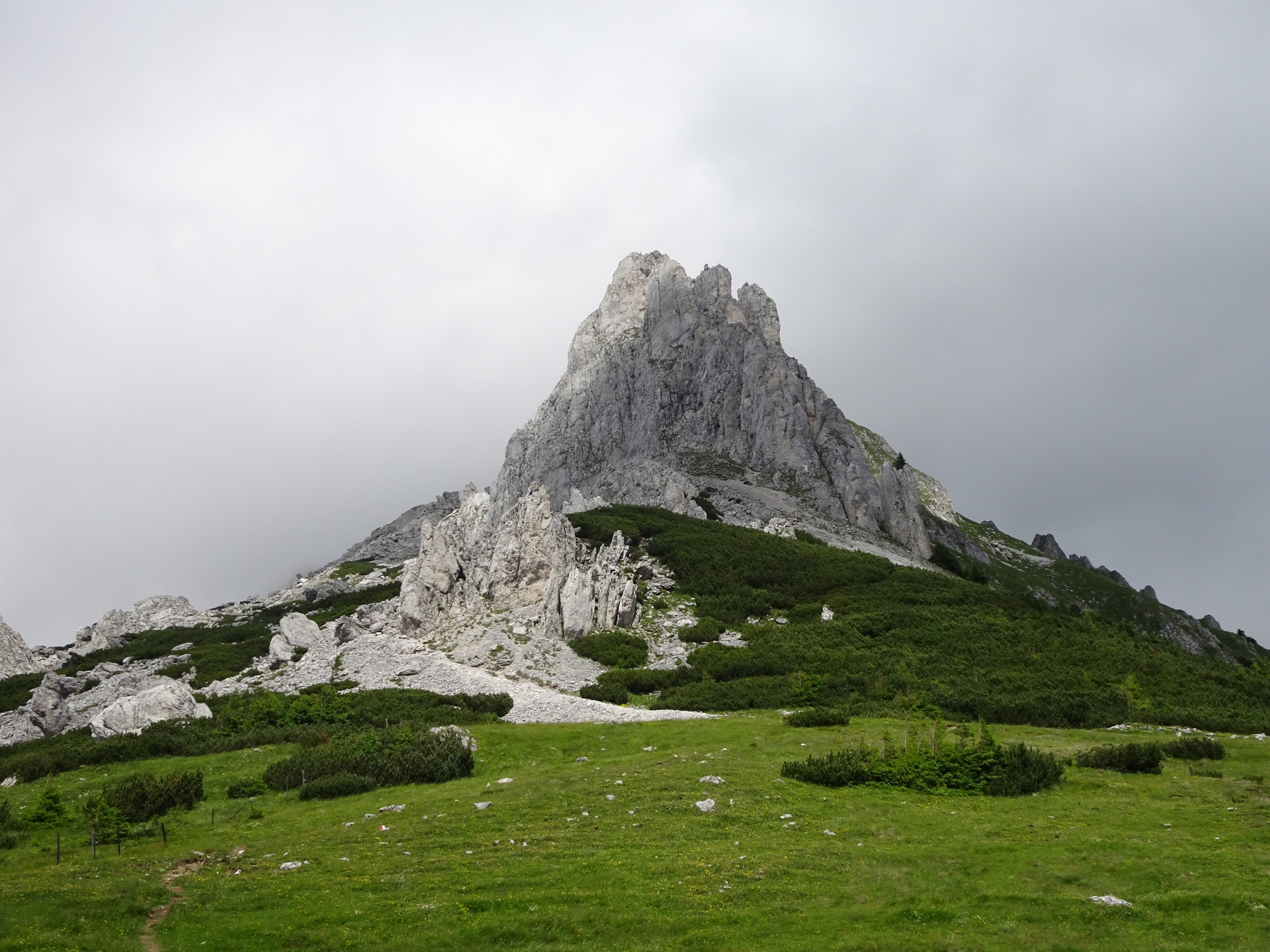 The <i>TAC Spitze</i> seen from the trail