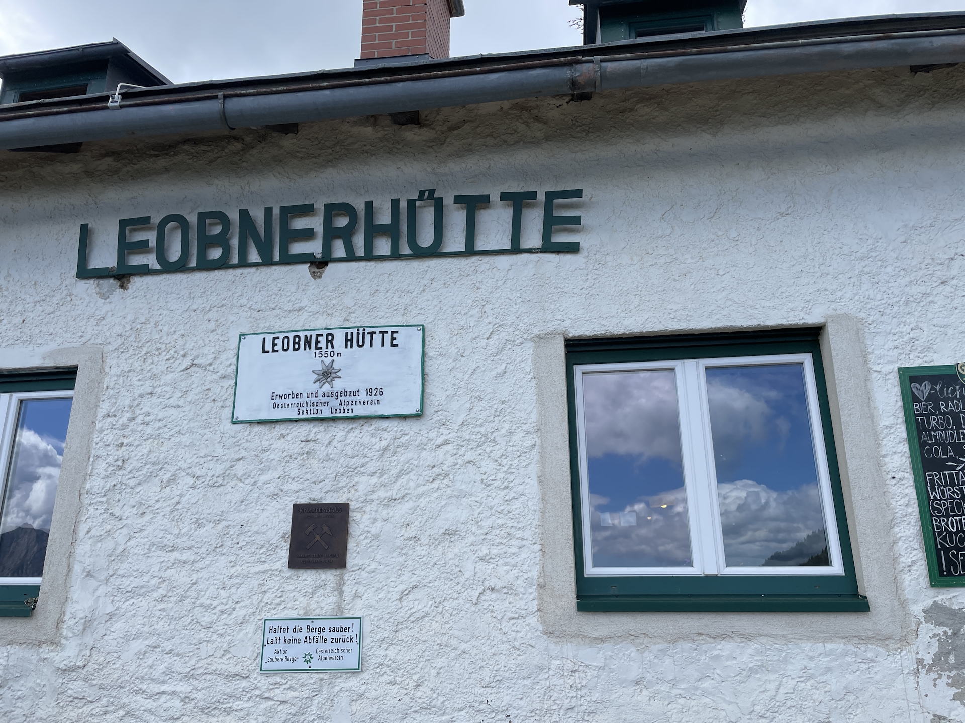 A deserved break at the <i>Leobner Hütte</i>