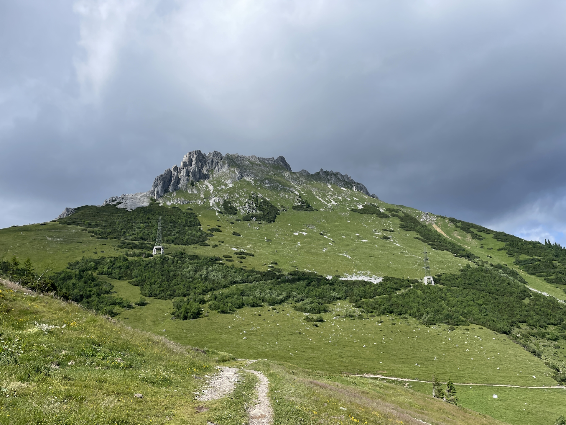 On the gravel road down towards <i>Präbichl</i>