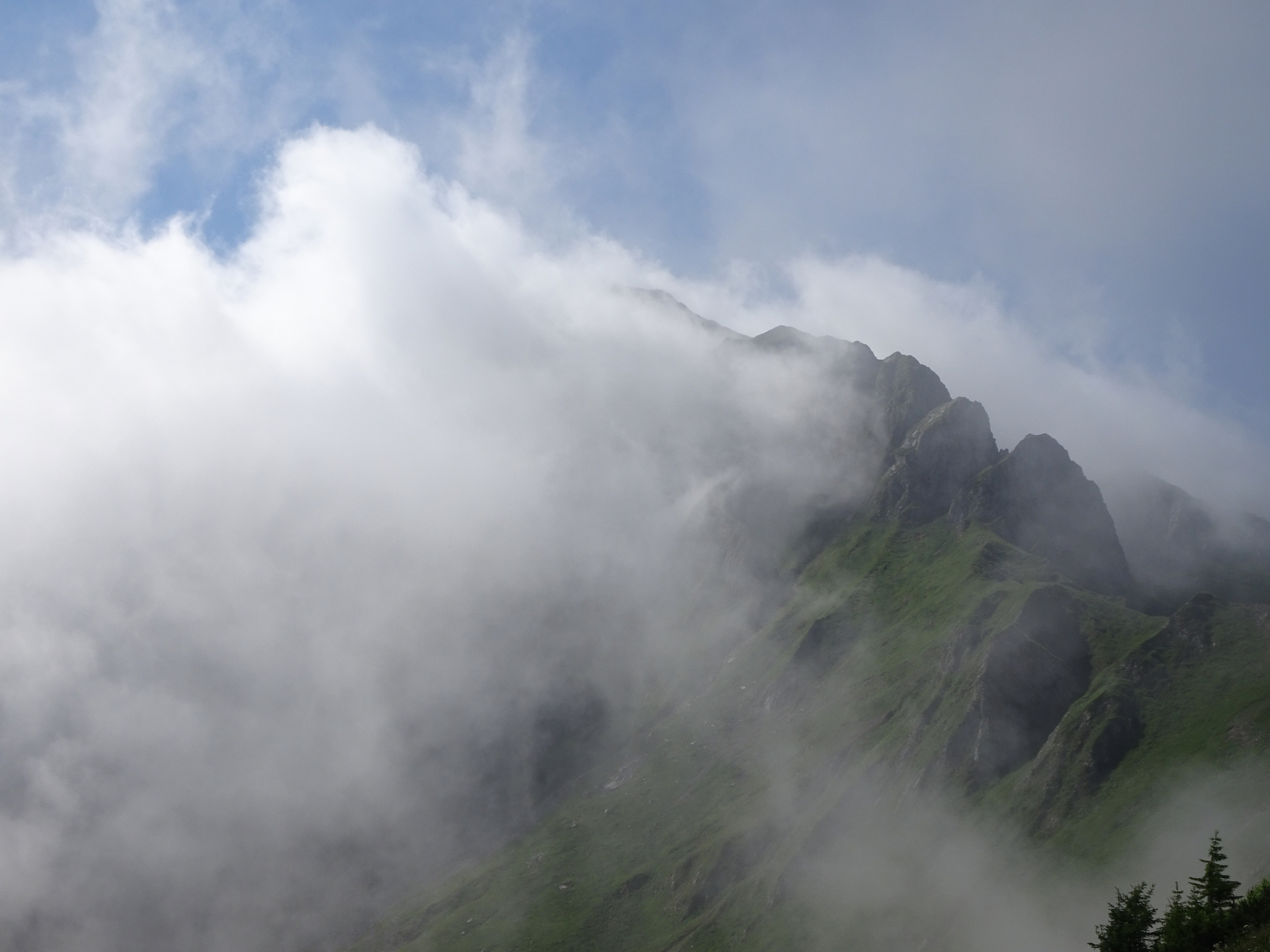 Clouds are covering the summit of <i>Reichenstein</i>