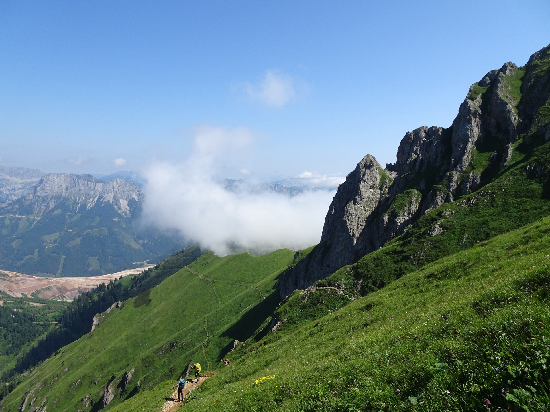 View back to the crossing between the alpine and normal variant