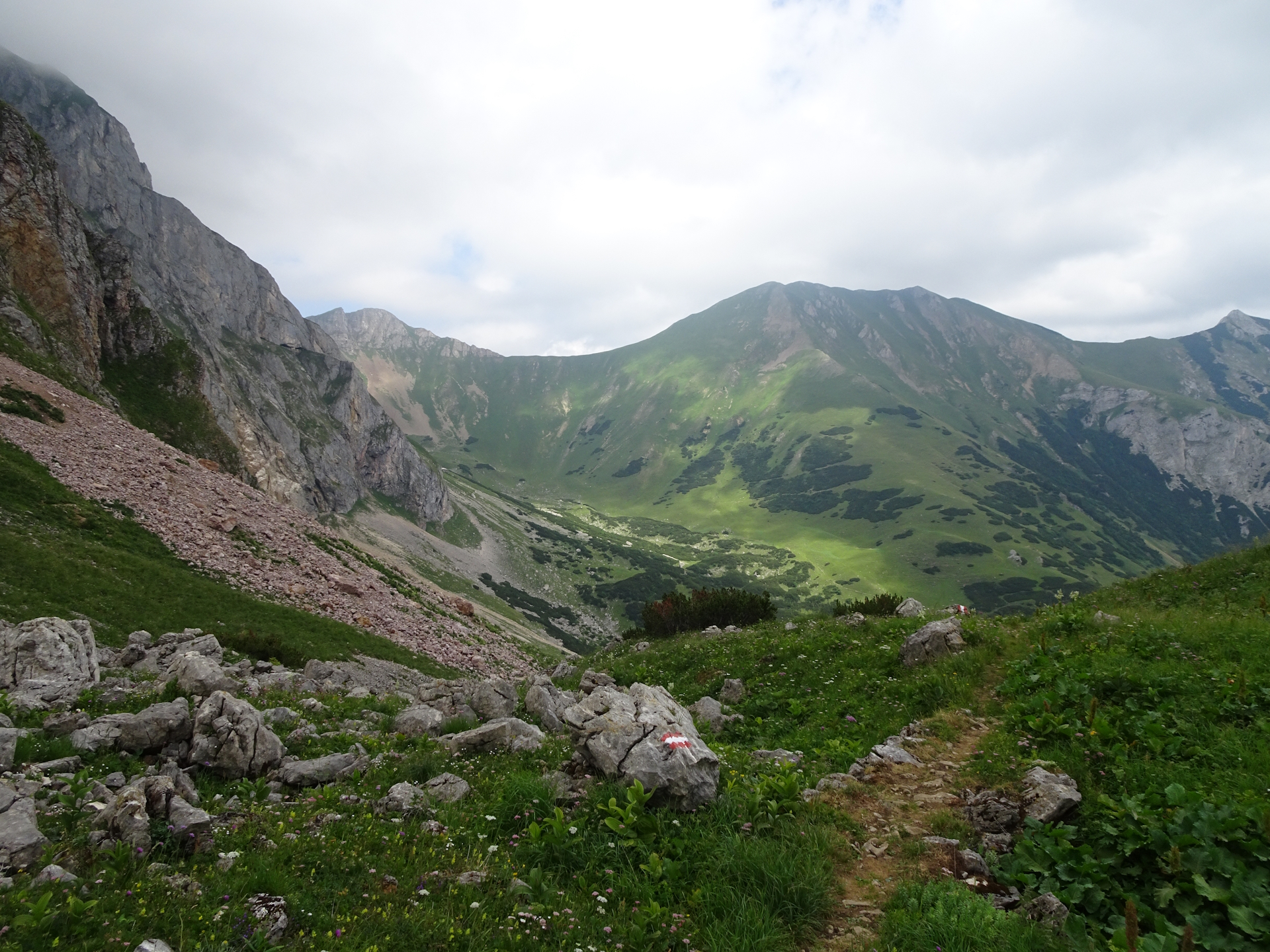On the trail down to <i>Krumpensee</i>