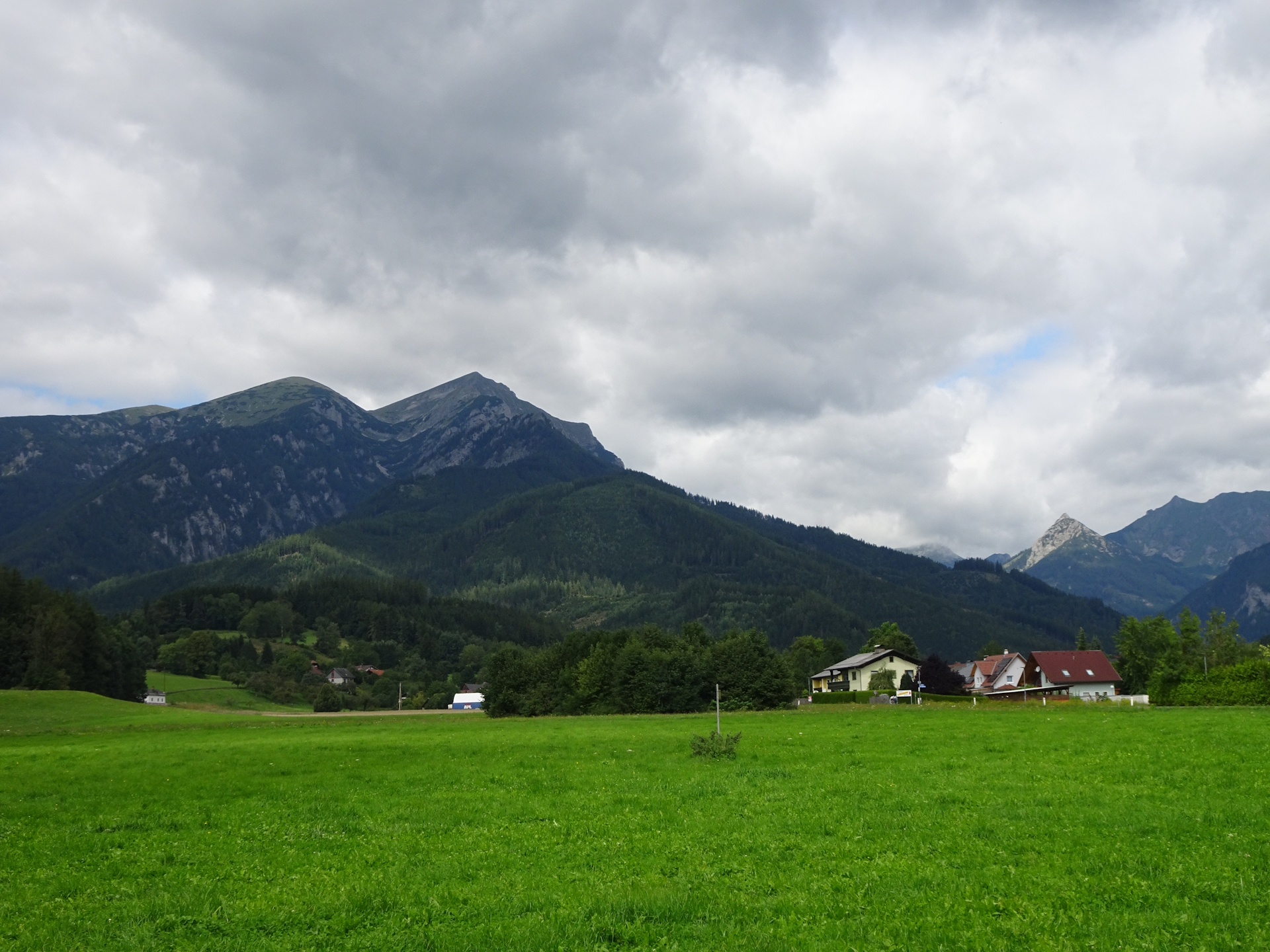Impressive mountain scenery on the trail around <i>Trofaiach</i>