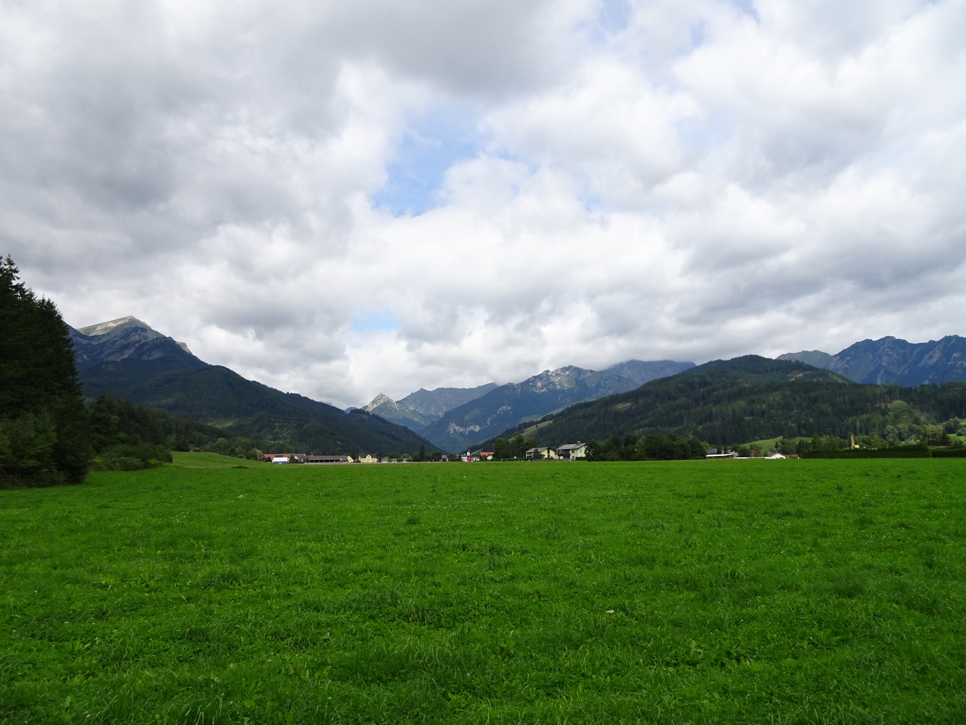 Impressive mountain scenery on the trail around <i>Trofaiach</i>