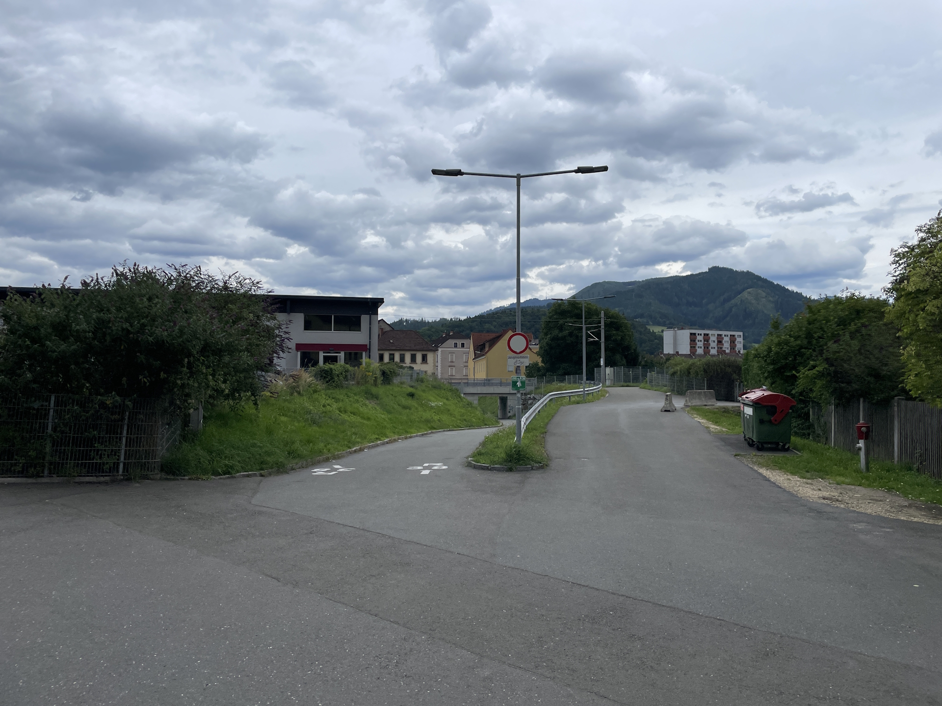 Follow the left road into the city center of <i>Leoben</i>