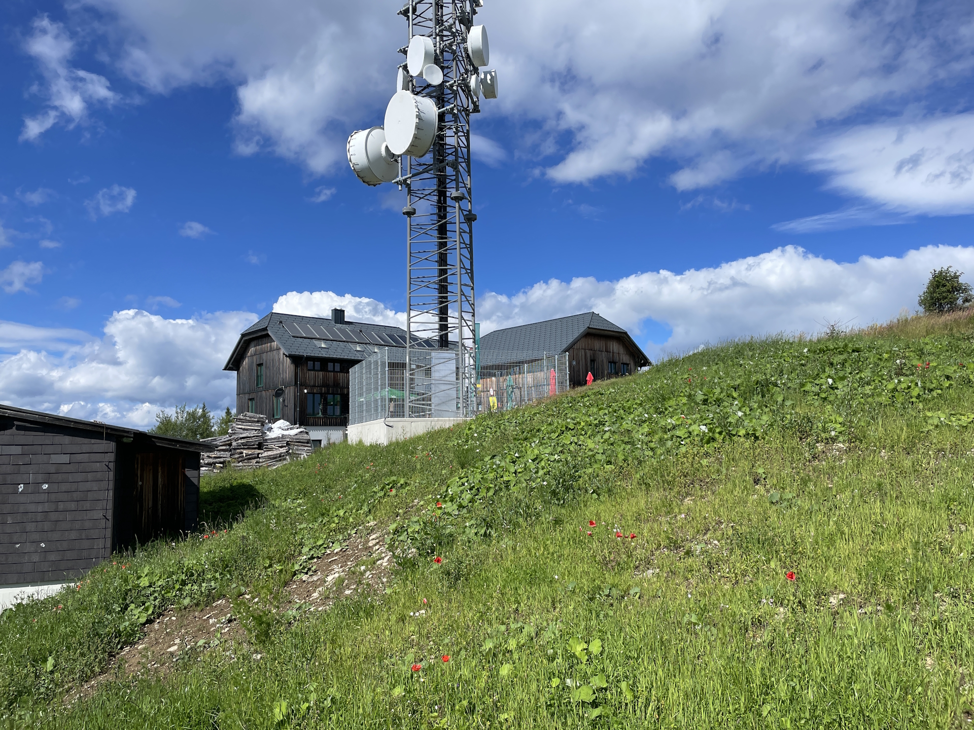 Approaching the <i>Mugelschutzhaus</i>