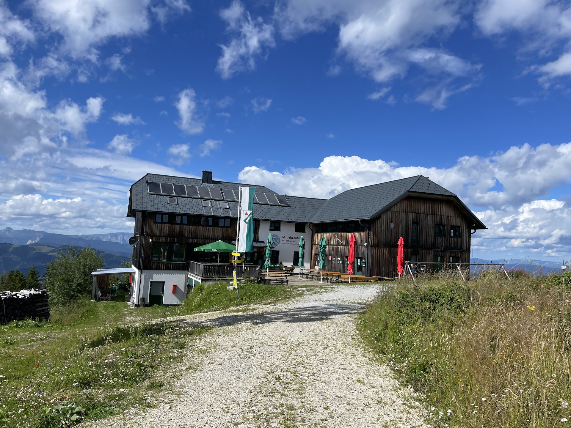 Arriving at the cozy <i>Mugelschutzhaus</i>