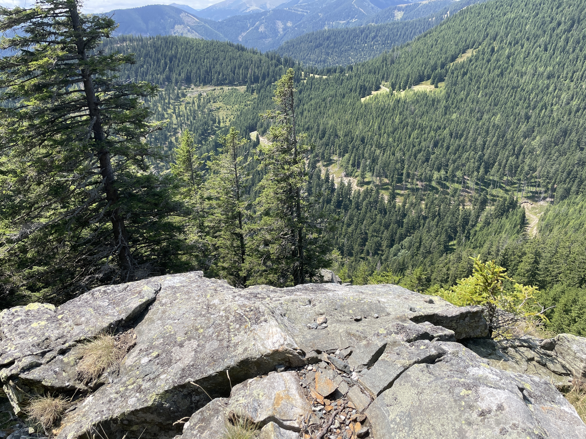 A nice rest area accessible from the trail