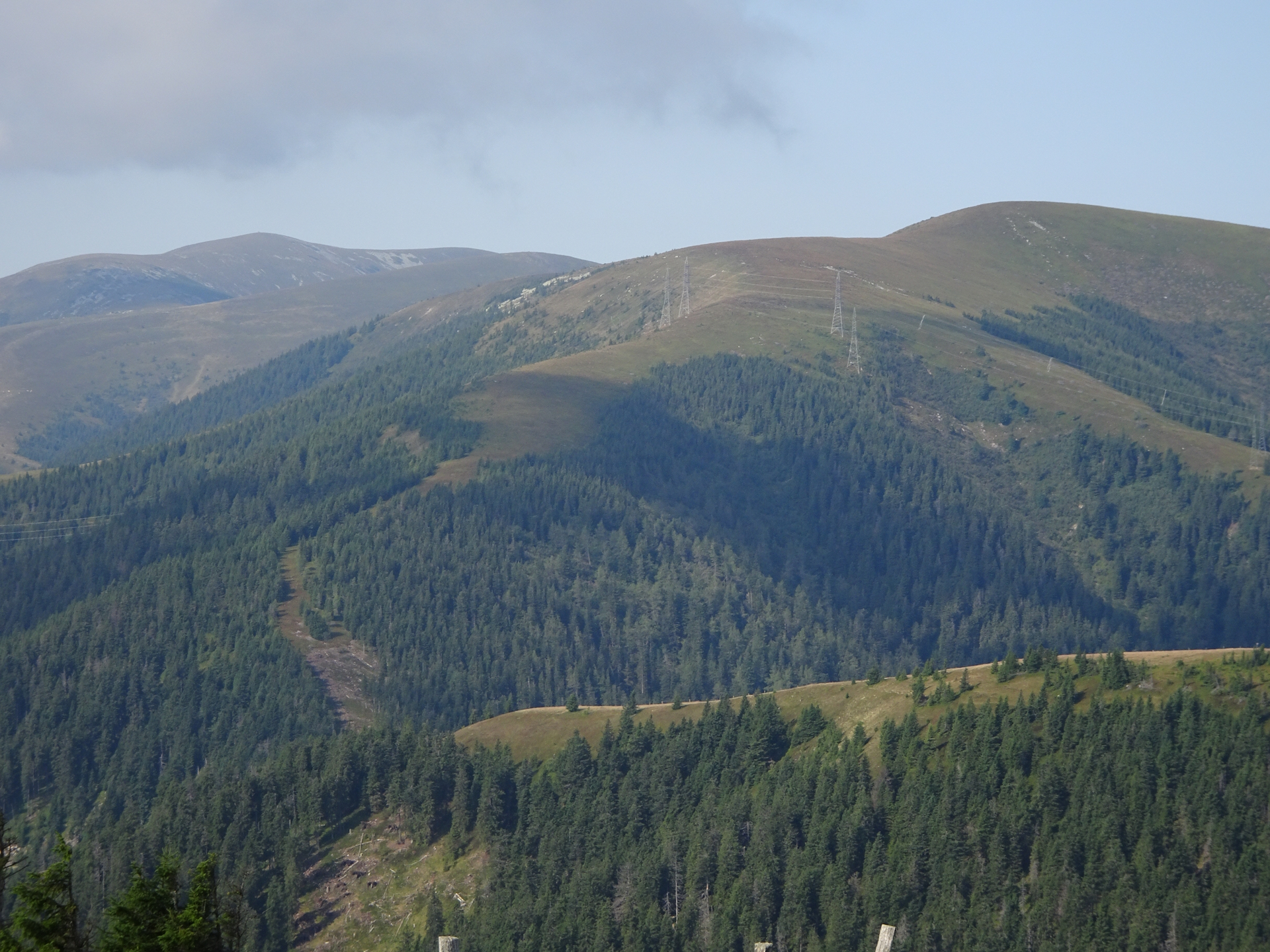 View down into the <i>Polstersattel</i> with the <i>Eiblkogel</i> behind