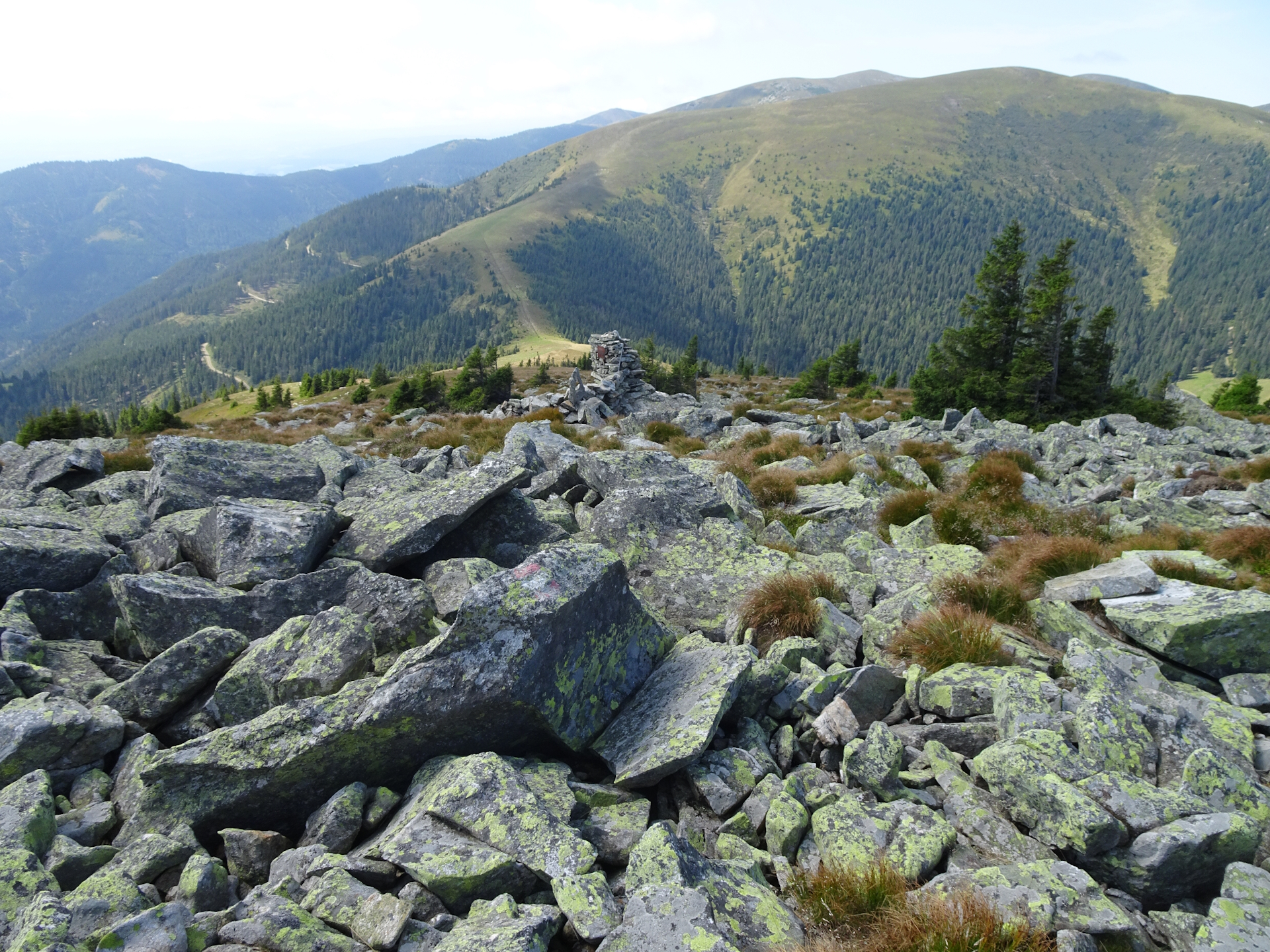Descending down into the <i>Kreuzsattel</i>
