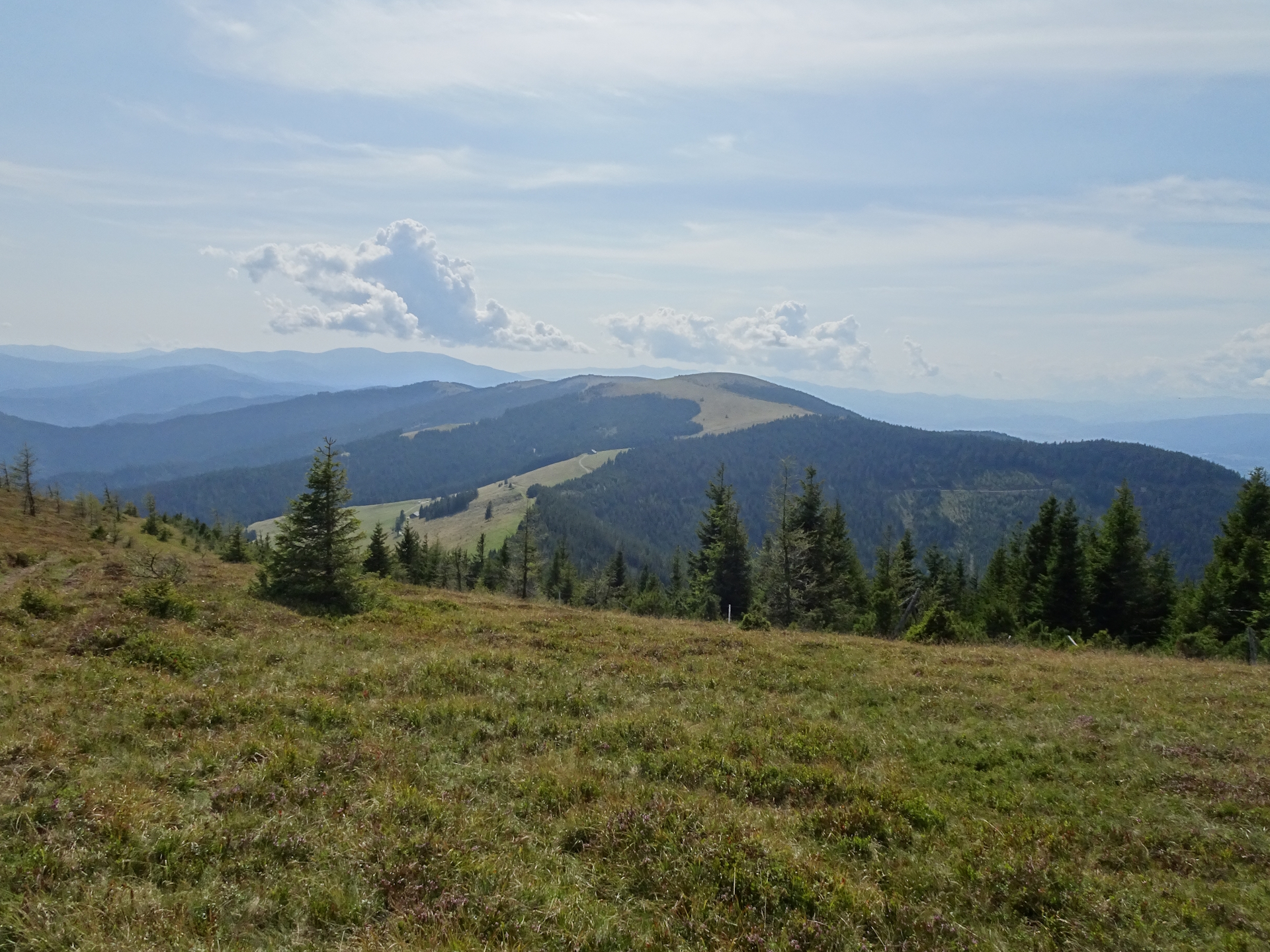 A first glimpse at <i>Zeissmannhütte</i> (far end!)