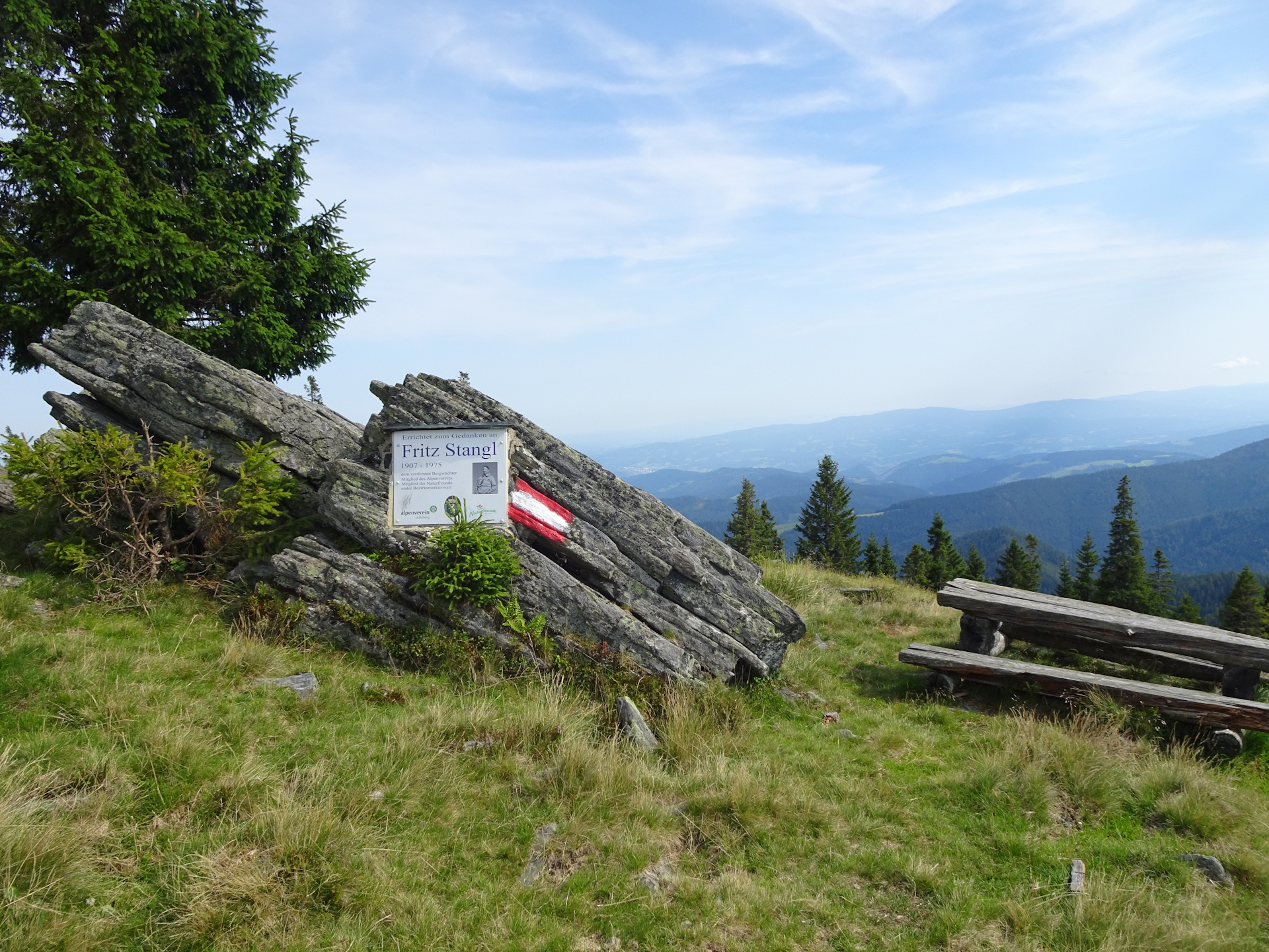 On the trail towards <i>Zeissmannhütte</i>