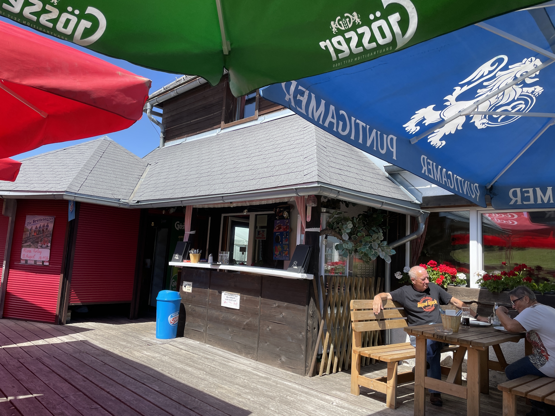 Well-deserved break at <i>Altes Almhaus</i>