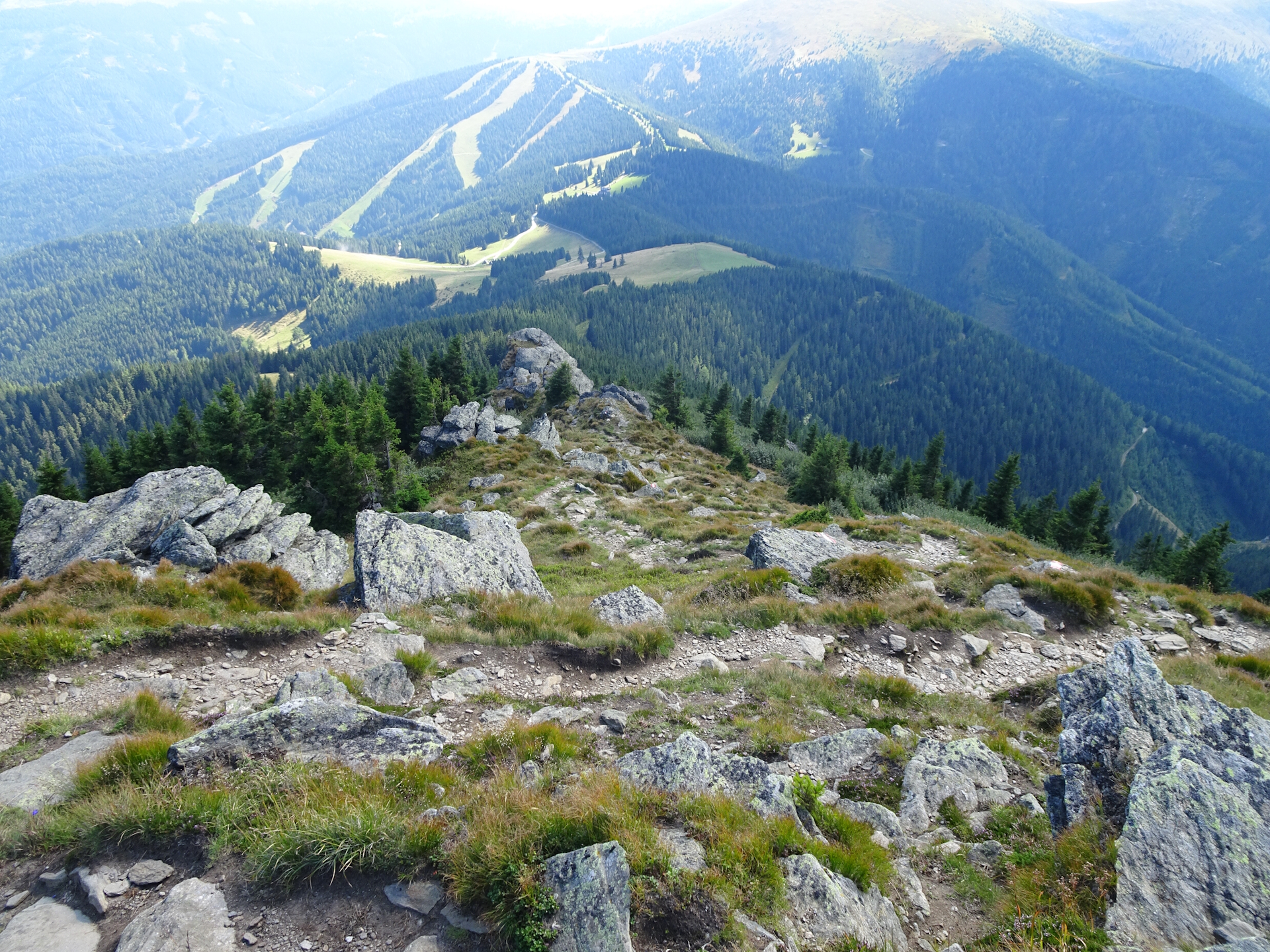On the trail downwards to <i>Salzstiegelhaus</i>