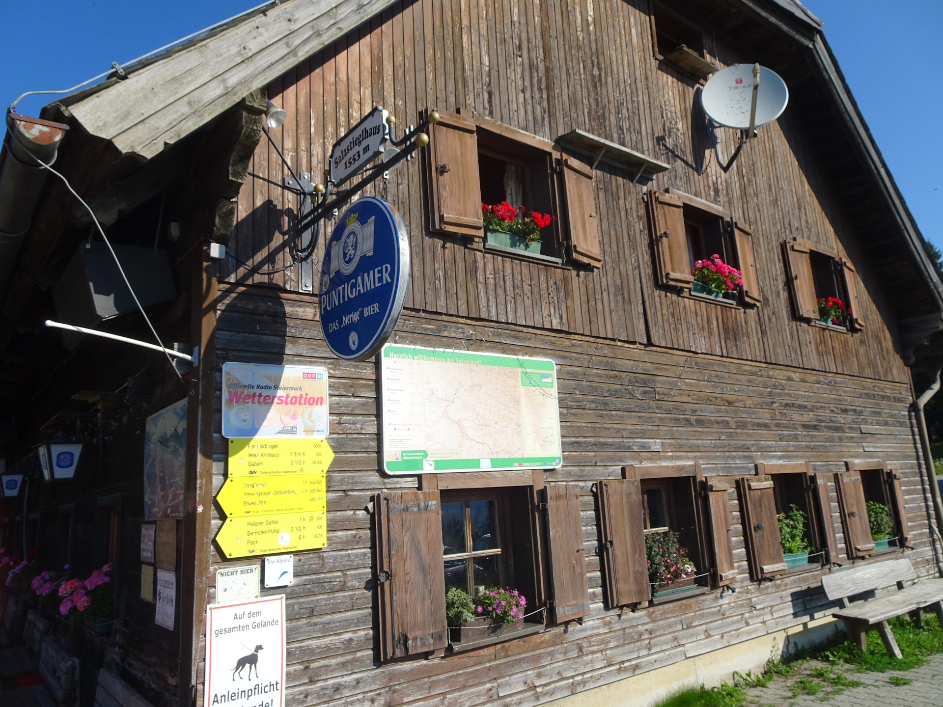 Start at the <i>Salzstiegelhaus</i>