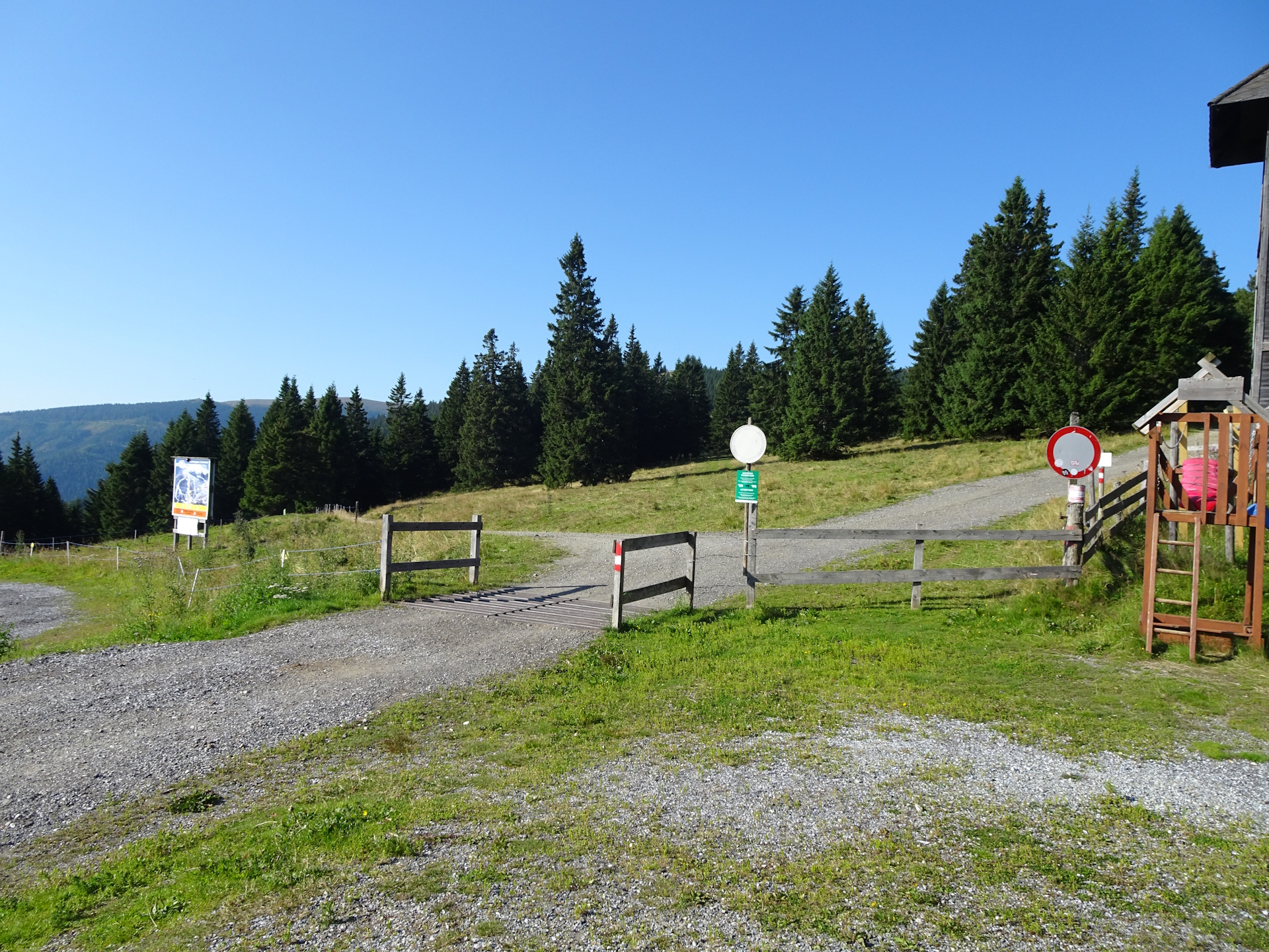The trail starts immediately in front of the <i>Salzstiegelhaus</i>