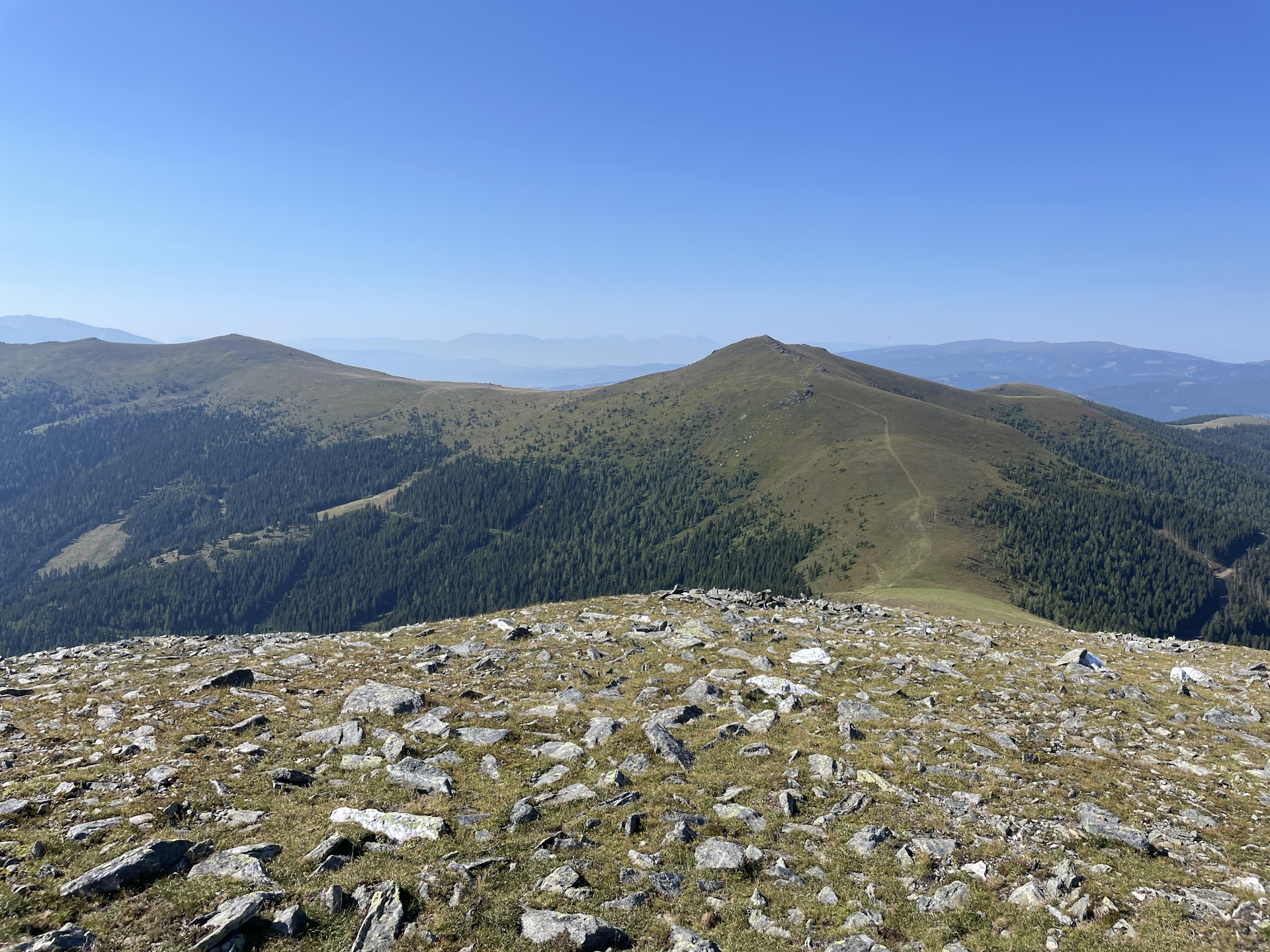 Find the way down to <i>Peternsattel</i> from <i>Speikkogel</i>