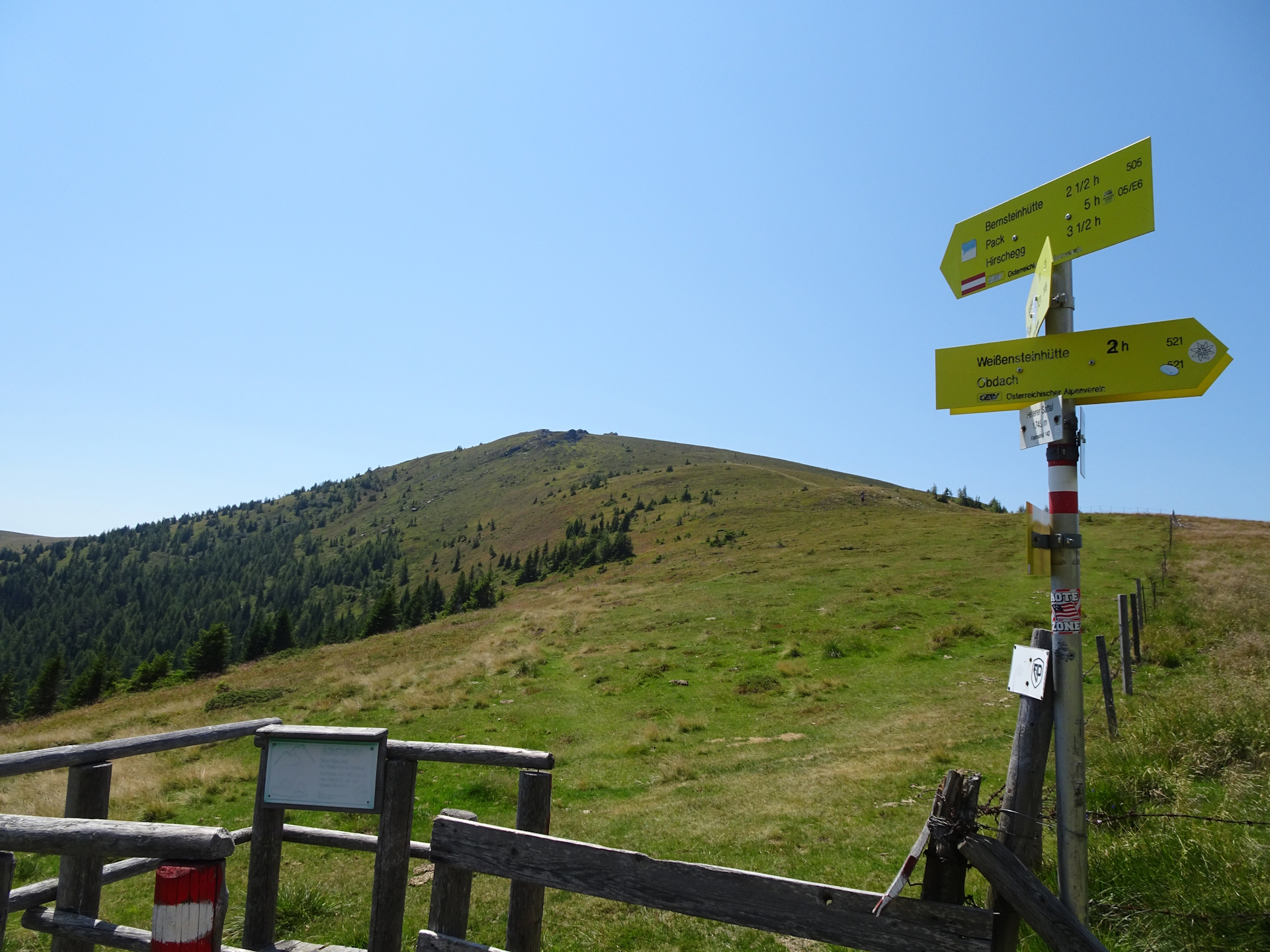 The crossing at <i>Peternsattel</i> (turn left here)