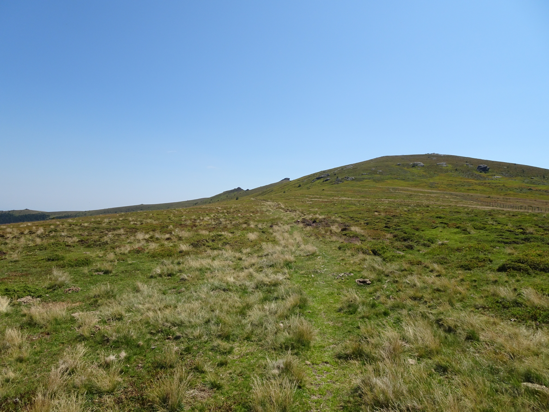 On the sun exposed trail towards <i>Bernsteinhütte</i>