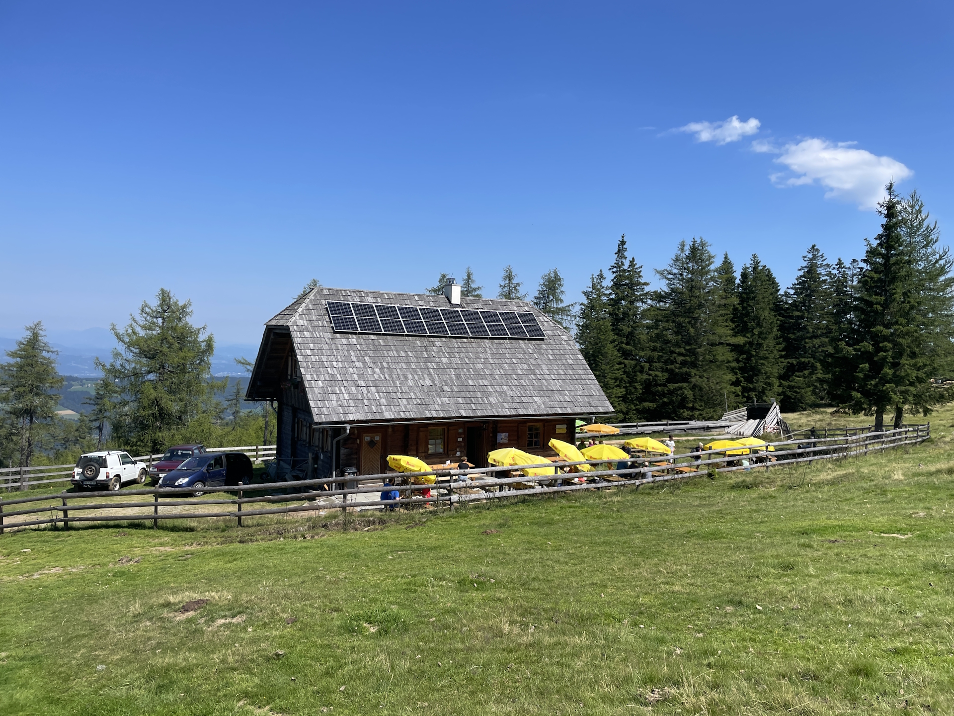 Life-saving <i>Bernsteinhütte</i>